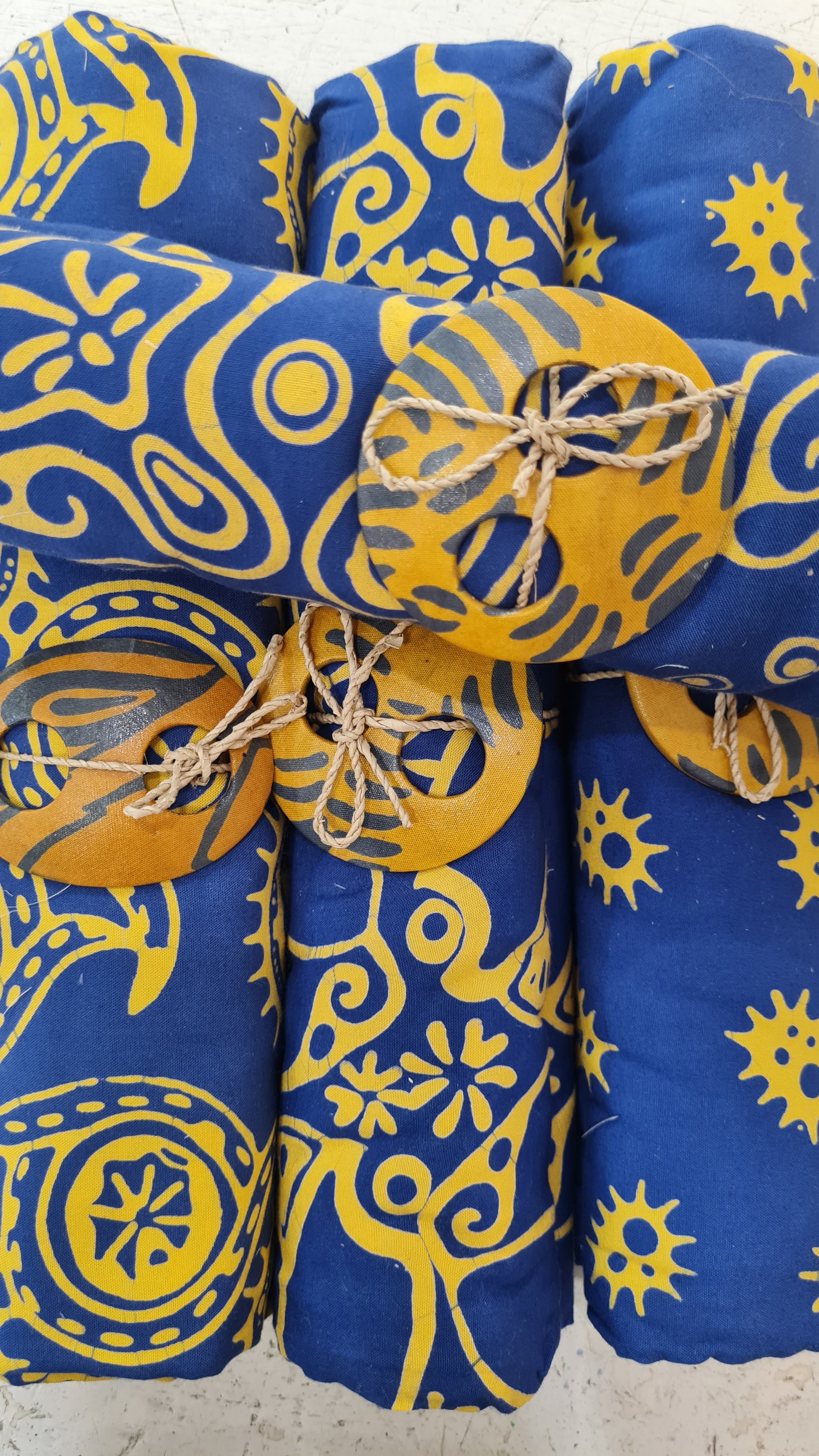 Pareo blu soli e cerchi gialli