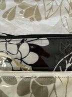 Pochette in batik e pvc con tracollina