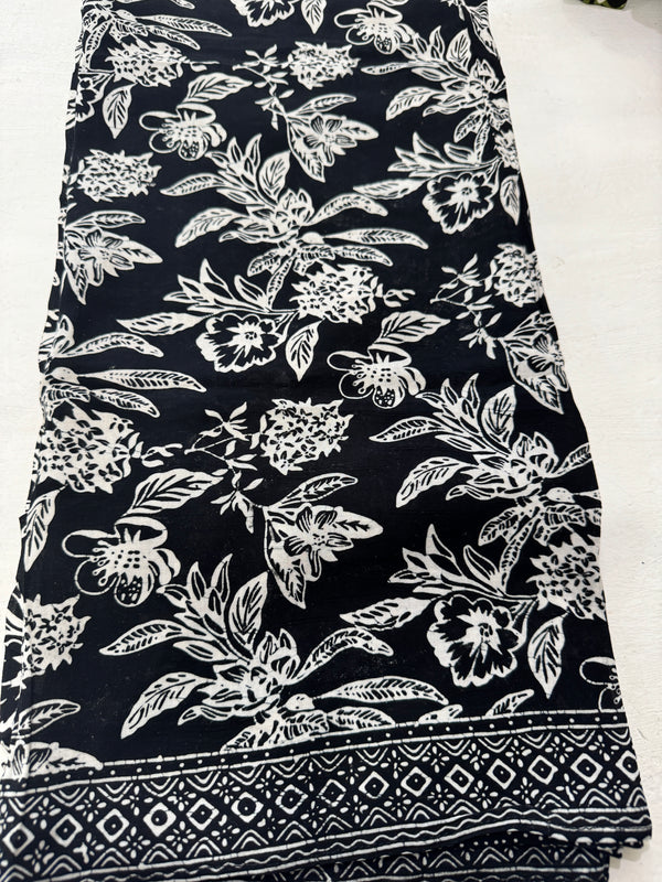 PAREO CHIFFON NERO FIORI E FOGLIE BIANCHI