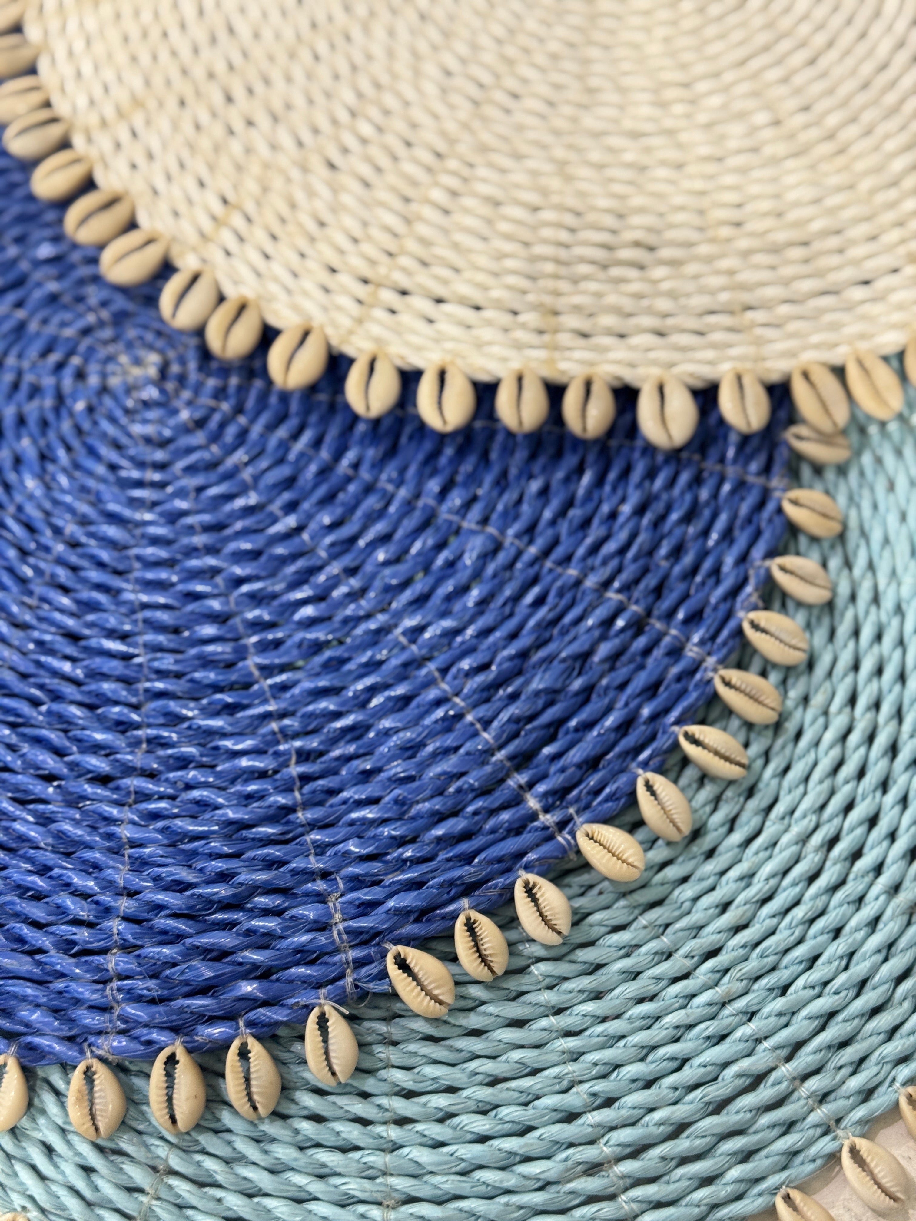 Placemat tondo in giunco con conchiglie