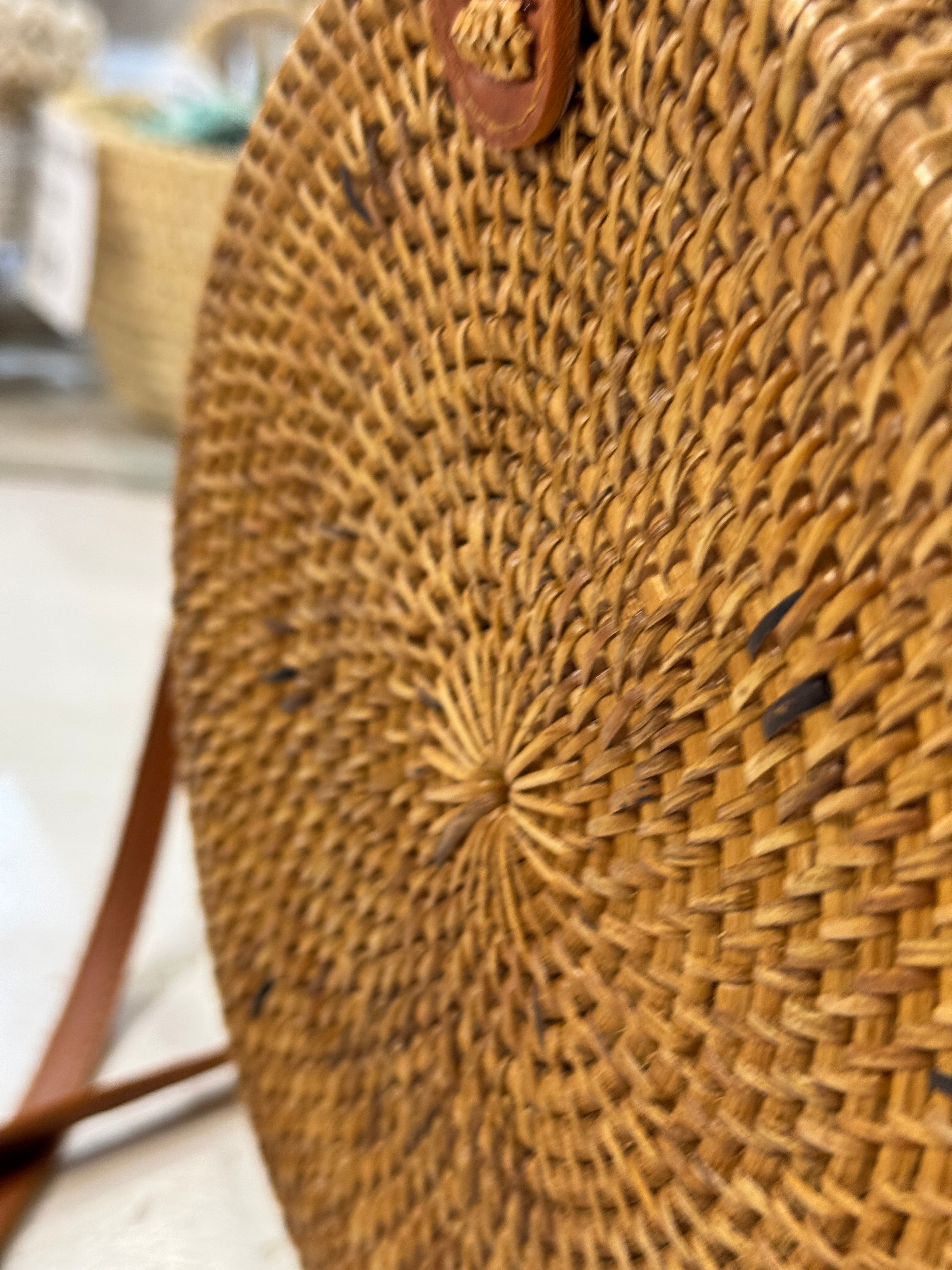 BORSA TONDA BALI in sconto