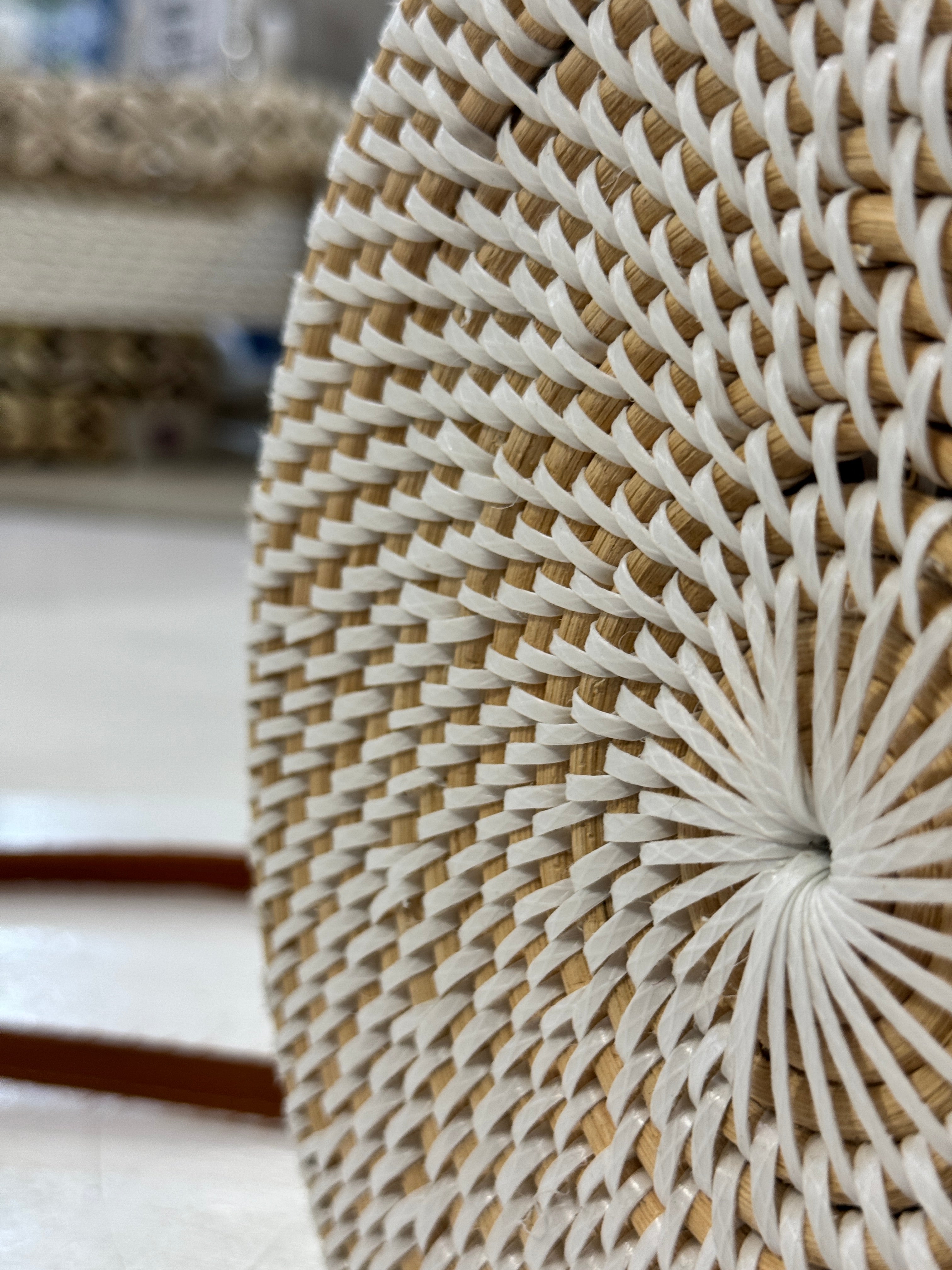 BORSA TONDA BALI in sconto