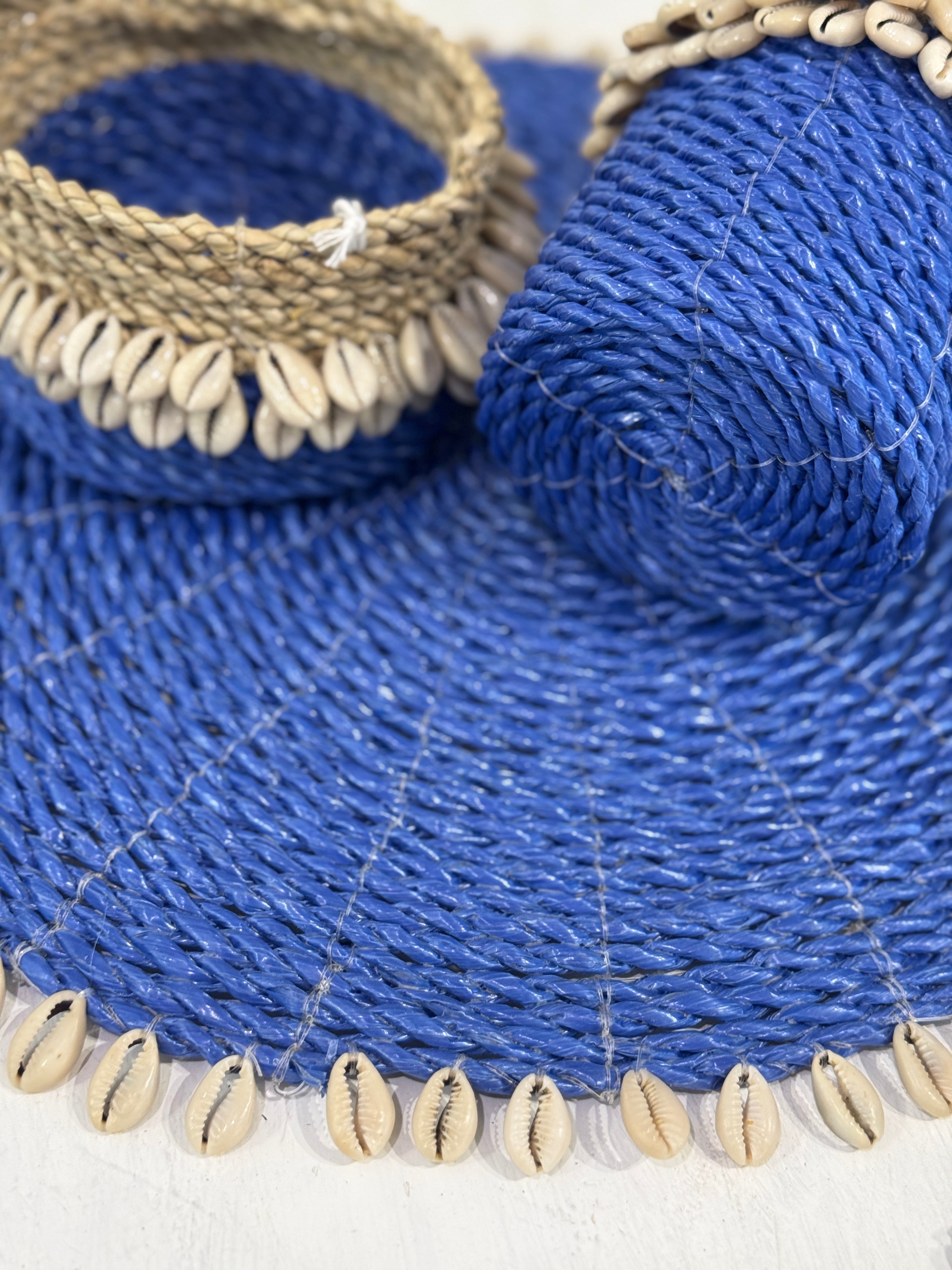 Placemat tondo in giunco con conchiglie