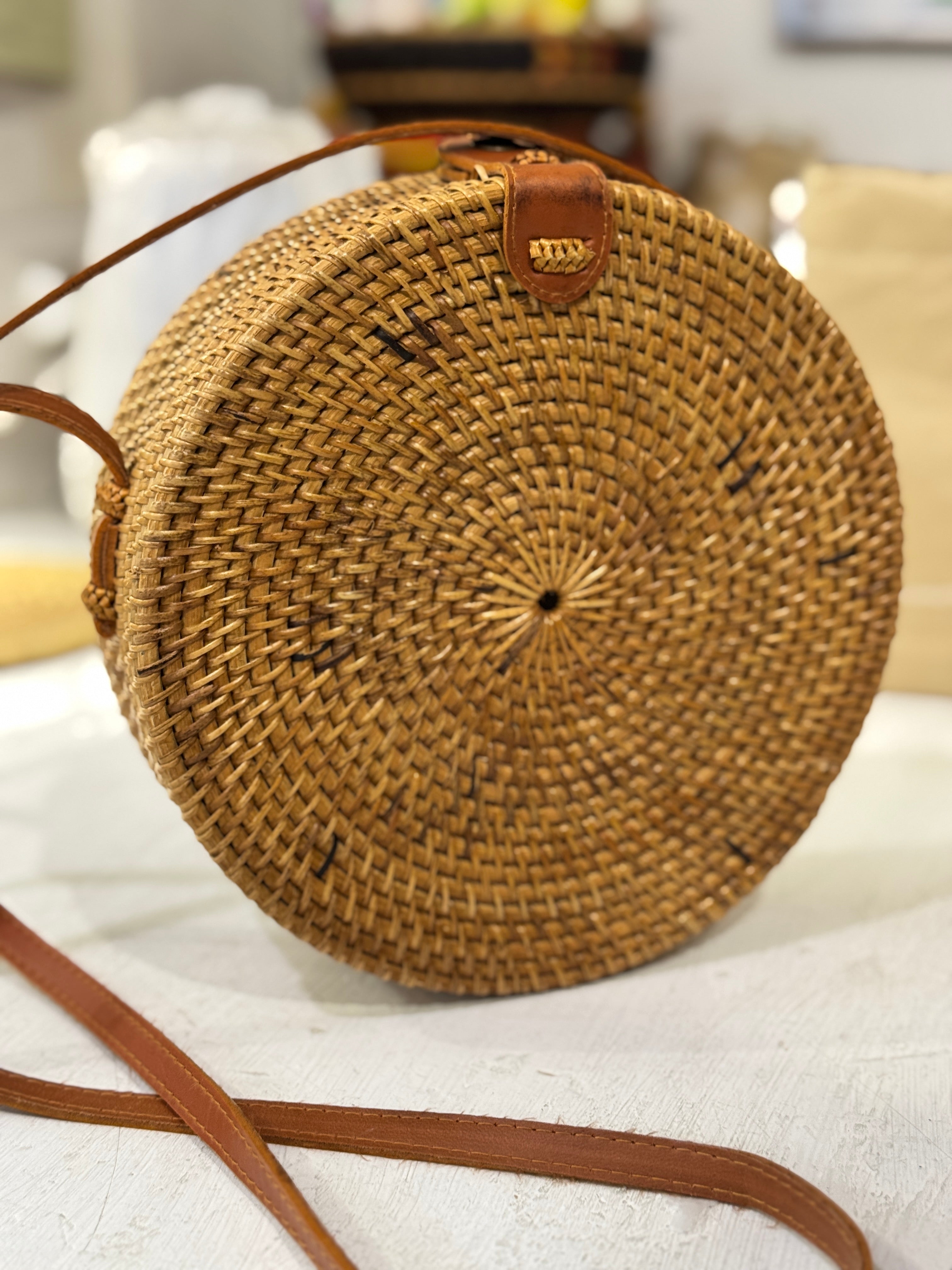 BORSA TONDA BALI in sconto