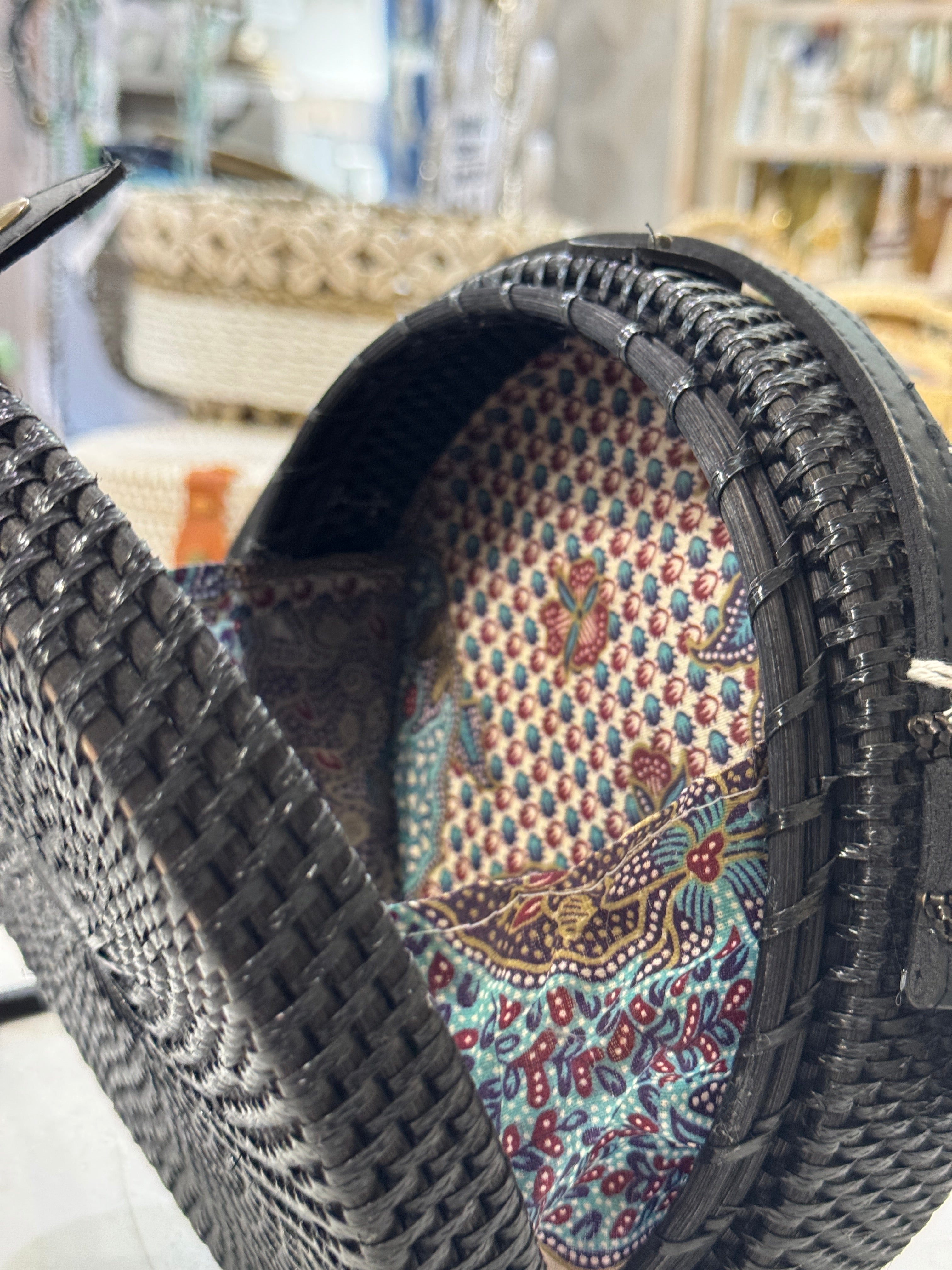 BORSA TONDA BALI in sconto