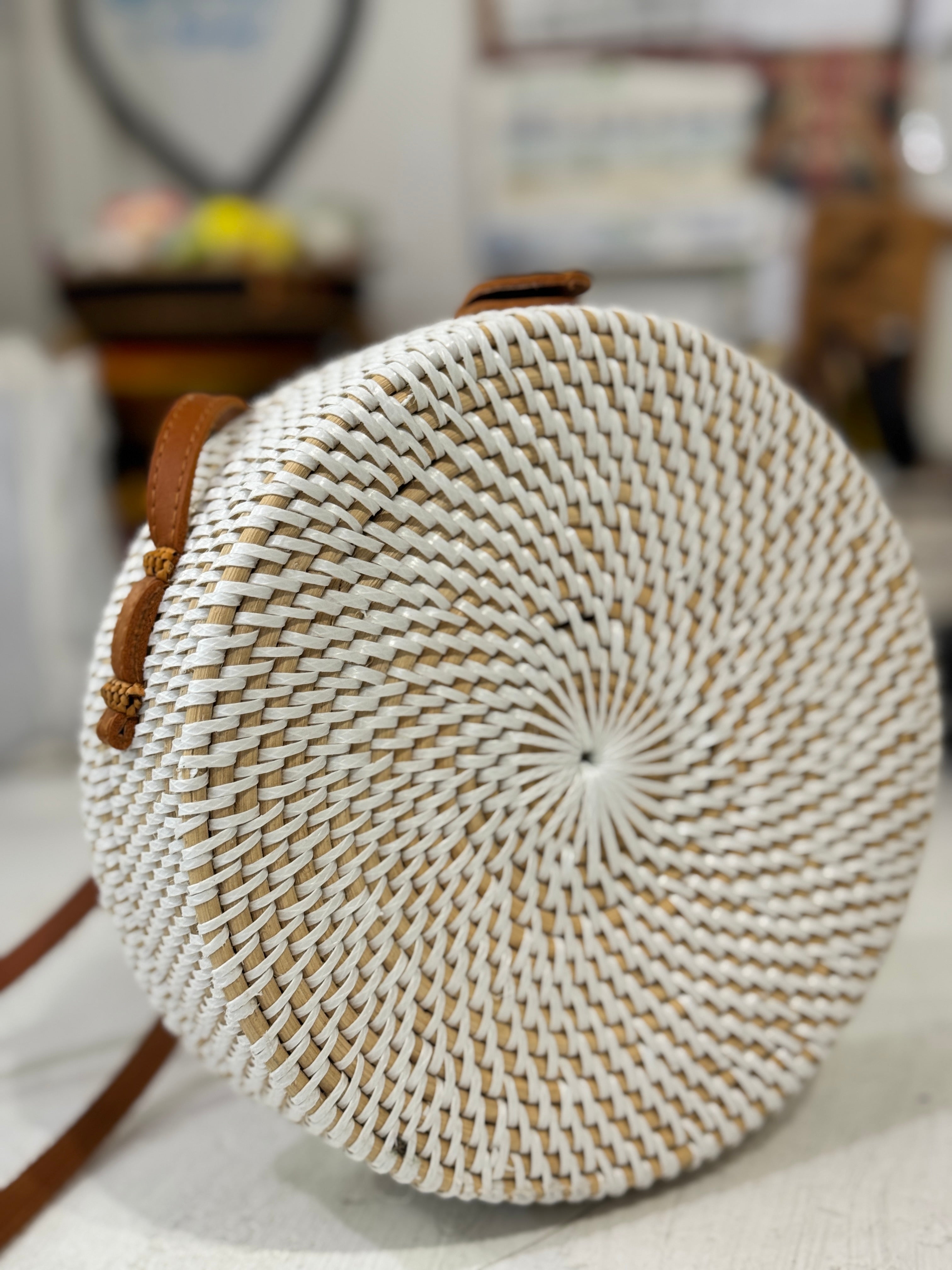 BORSA TONDA BALI in sconto