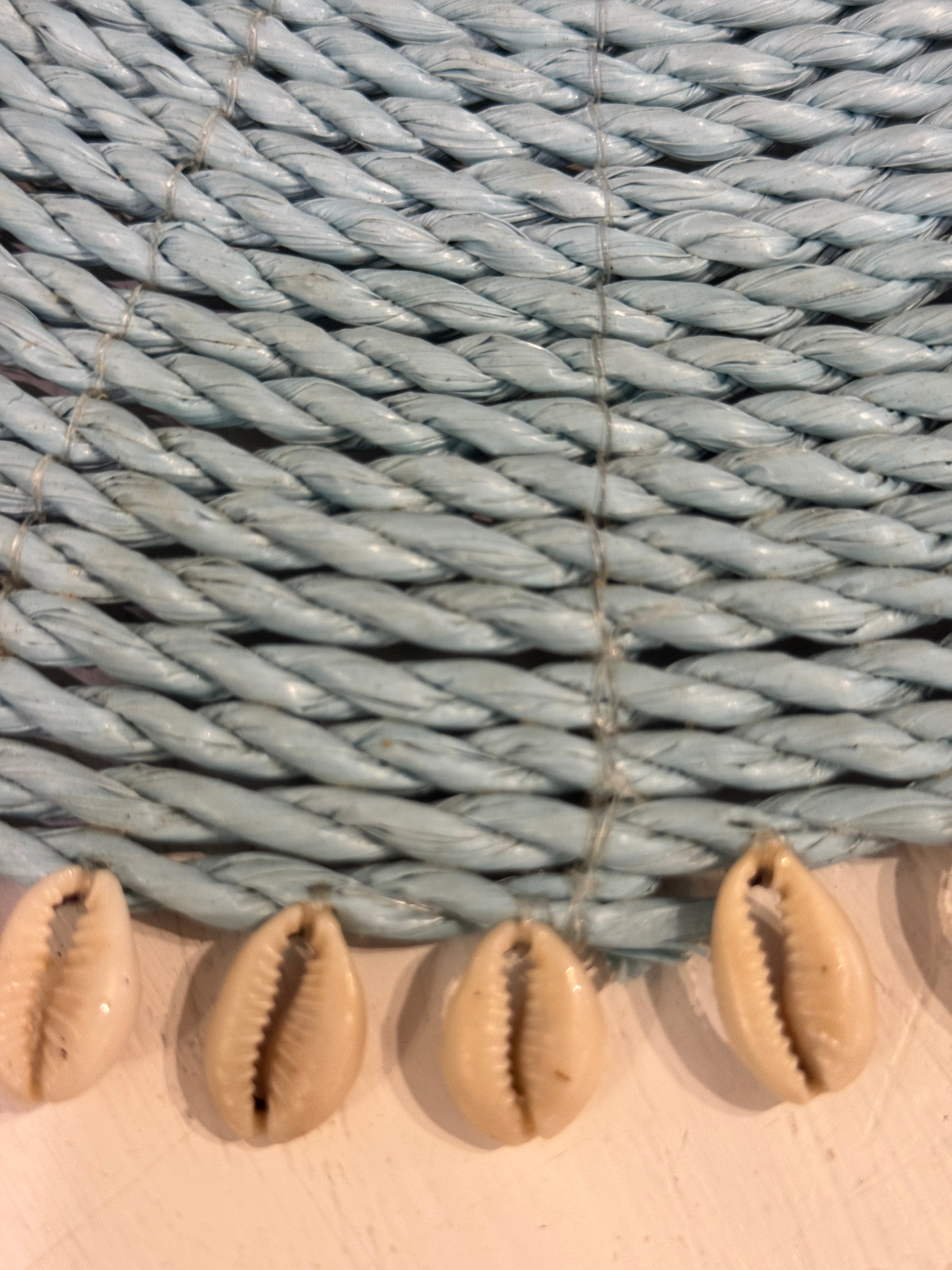 Placemat tondo in giunco con conchiglie