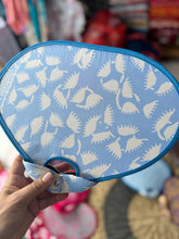 Carica l&#39;immagine nel visualizzatore di Gallery, VENTAGLIO CHIUDIBILE BATIK
