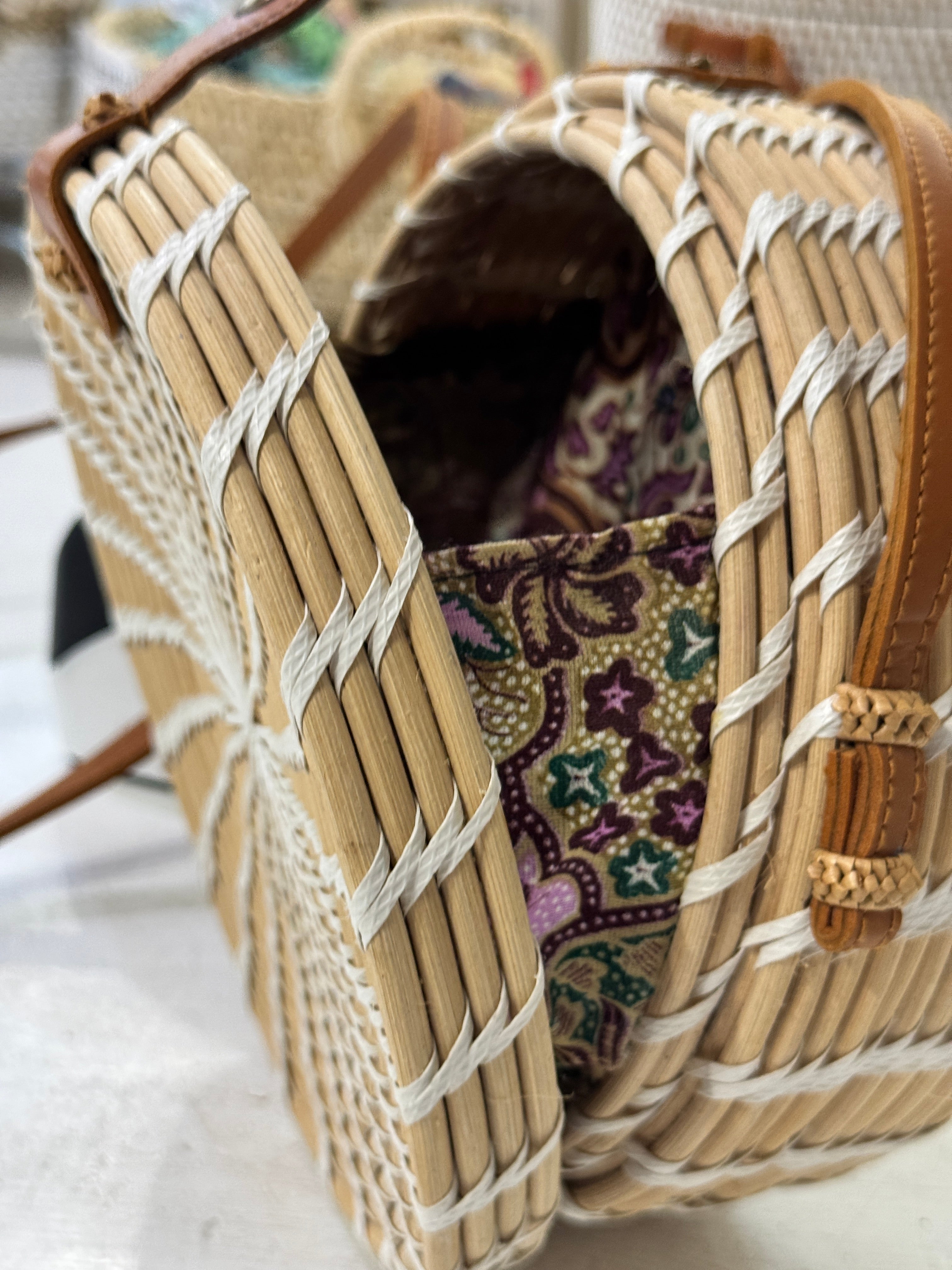 BORSA TONDA BALI in sconto