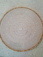 Placemat Tondo in Rattan con Bordo Palline di Legno – Ø37 cm Artigianale