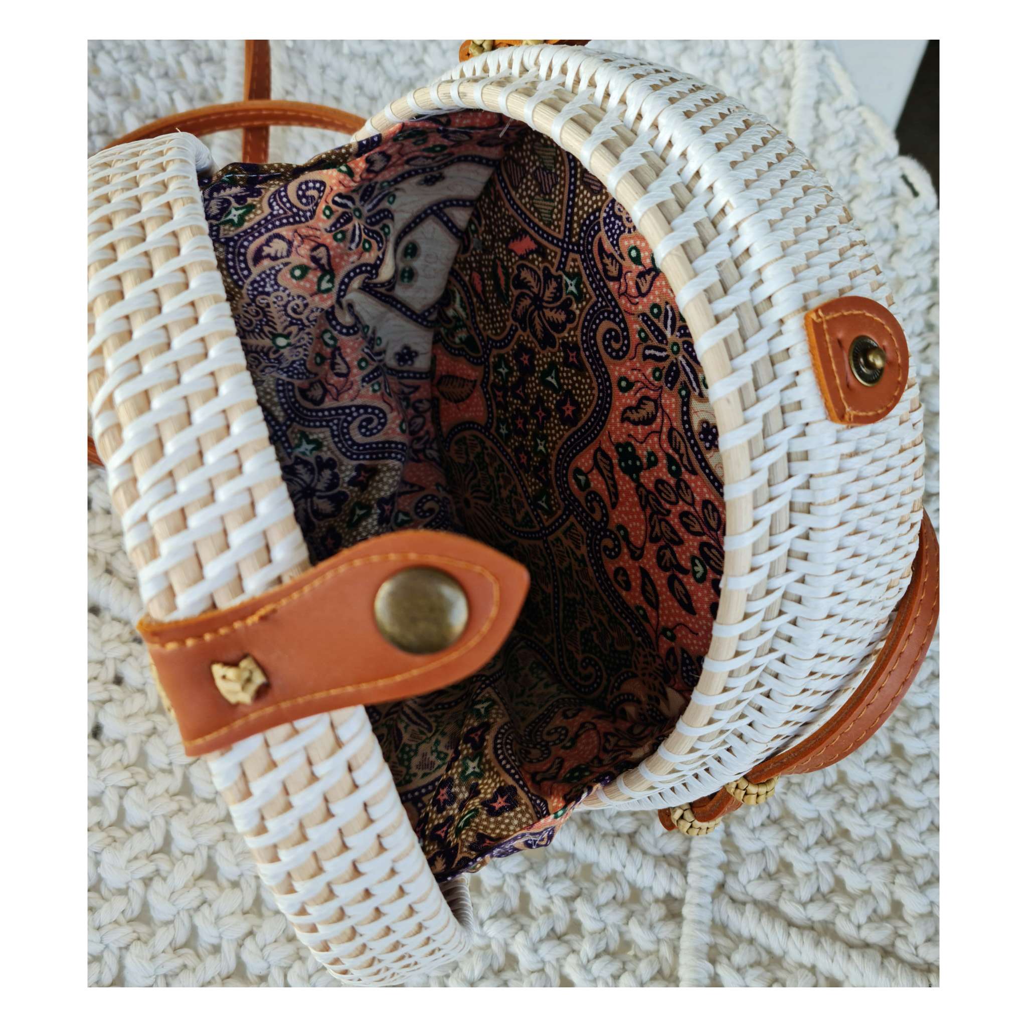 BORSA TONDA BALI in sconto