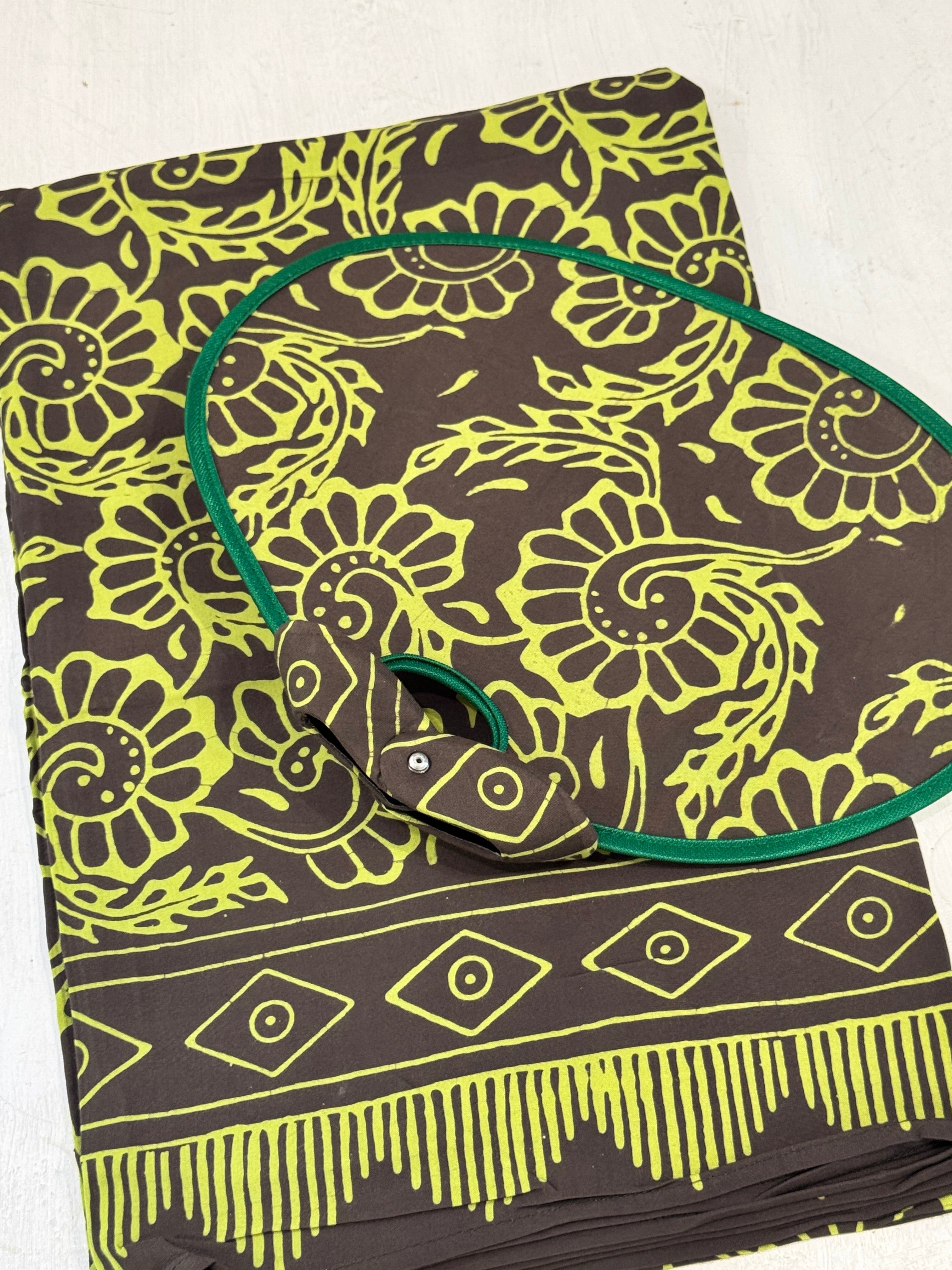 Pareo marrone fiori verde lime