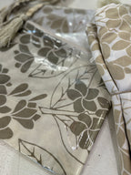 Pochette in batik e pvc con tracollina
