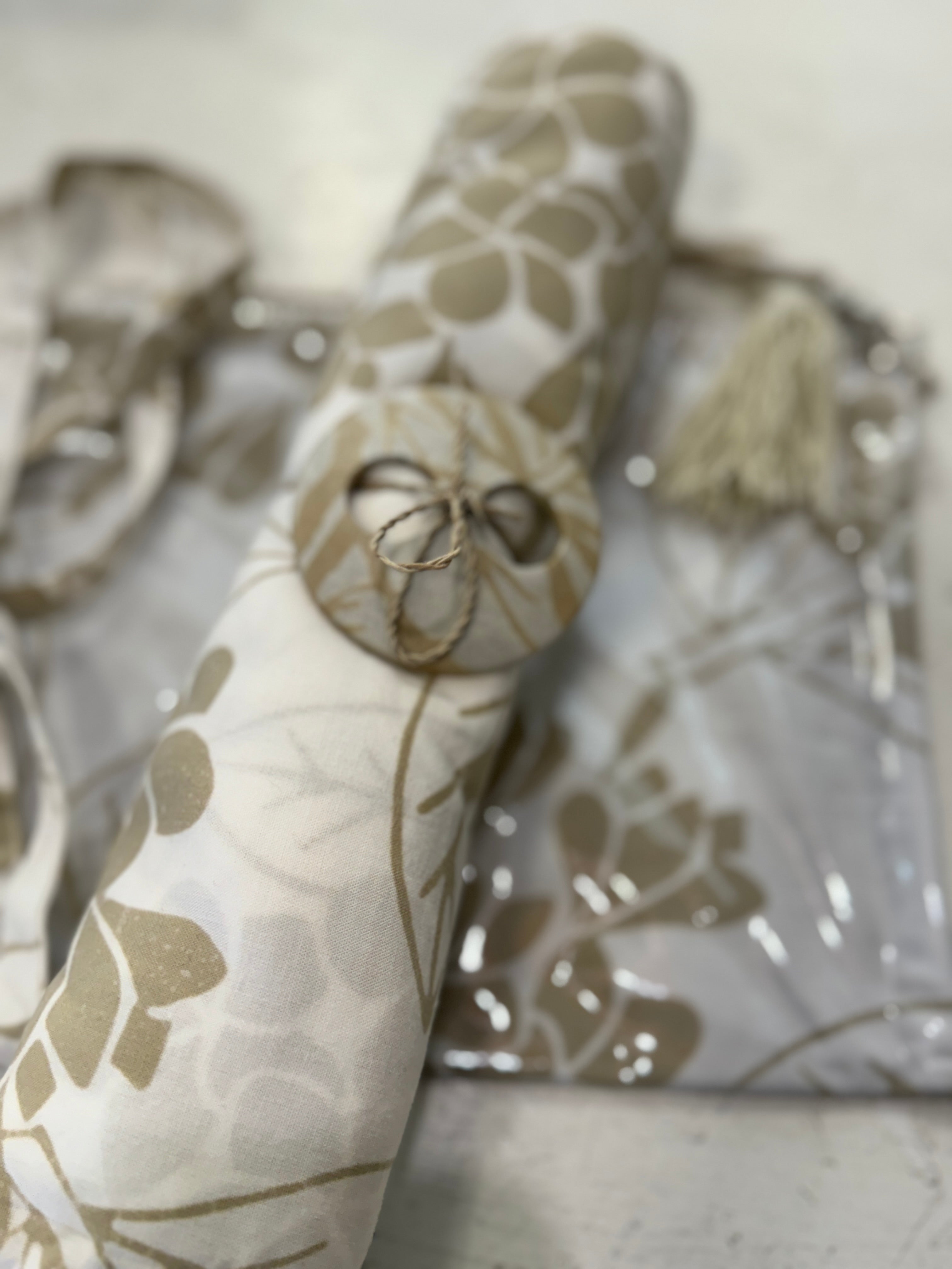 Pochette in batik e pvc con tracollina