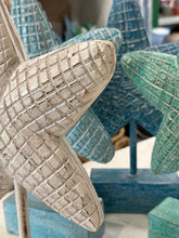 Carica l&#39;immagine nel visualizzatore di Gallery, STELLA MARINA GRANDE  SU BASE LEGNO QUADRETTATA
