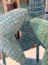 Carica l&#39;immagine nel visualizzatore di Gallery, STELLA MARINA GRANDE  SU BASE LEGNO QUADRETTATA
