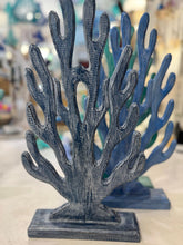 Carica l&#39;immagine nel visualizzatore di Gallery, CORALLO IN LEGNO CON BASE
