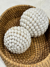 Carica l&#39;immagine nel visualizzatore di Gallery, SFERE DI CONCHIGLIE
