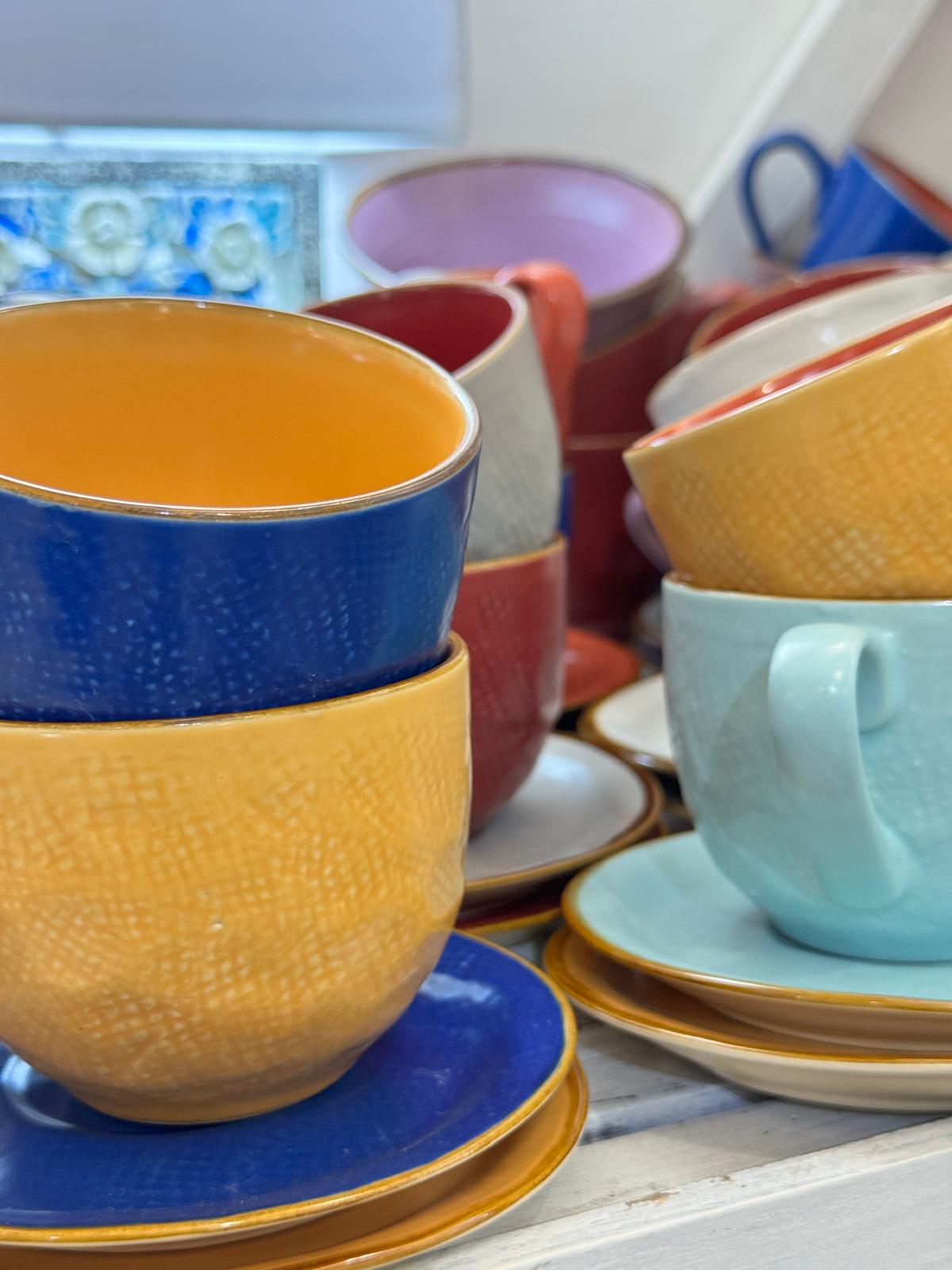 TAZZA MACCHIATO CON PIATTINO COLORI MIX