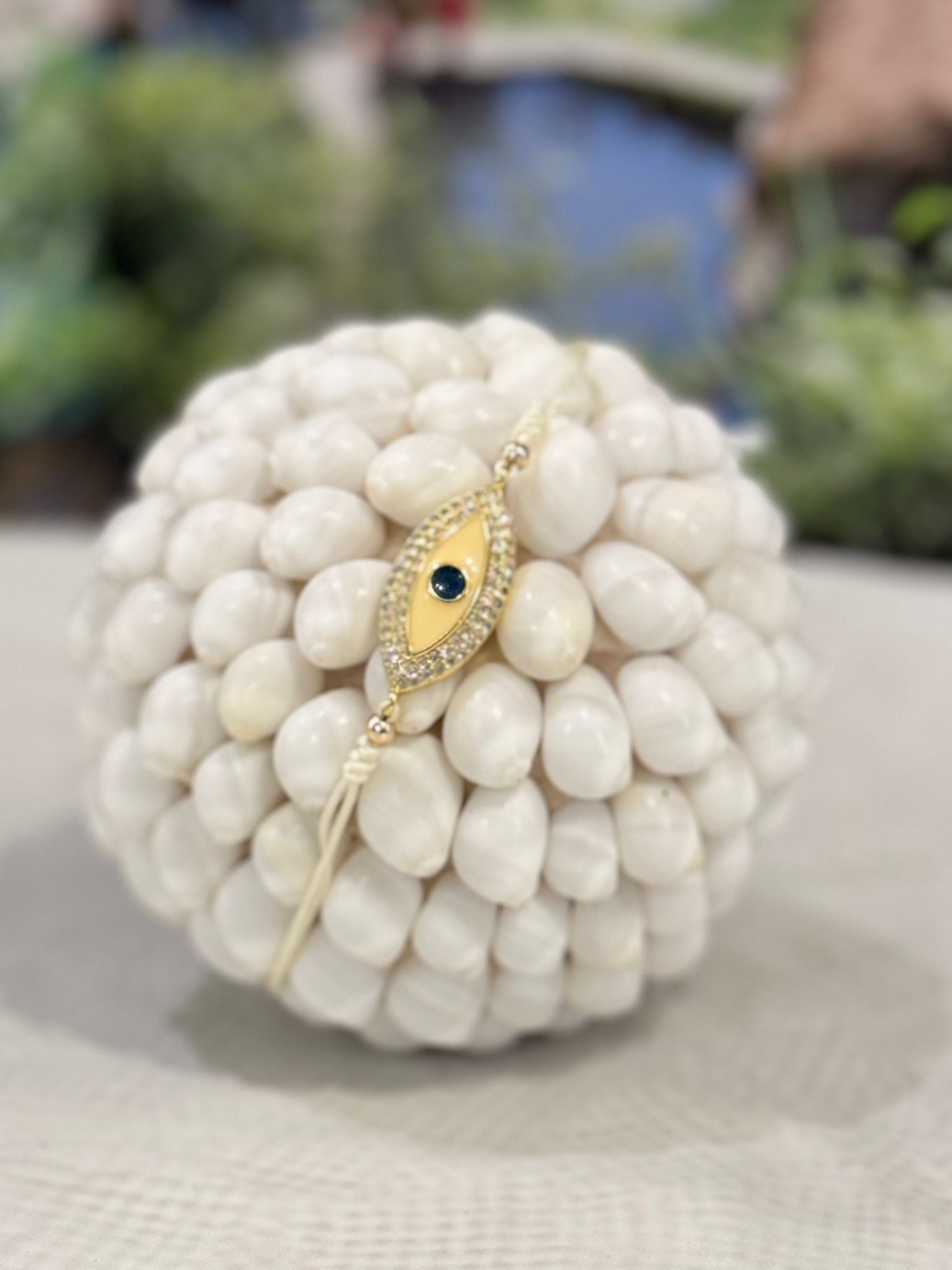 BRACCIALE FILO DI COTONE E PICCOLI ZIRCONI