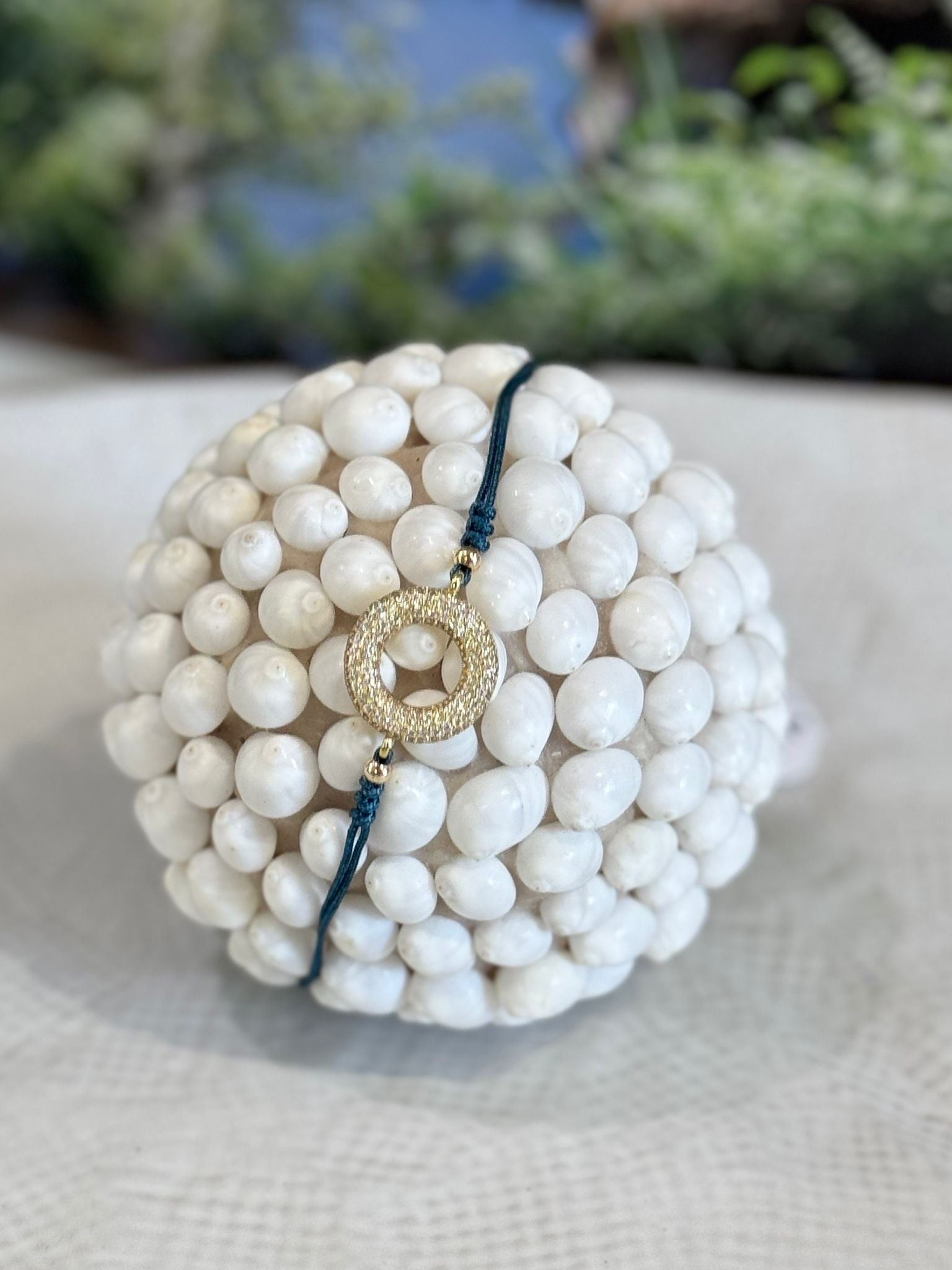 BRACCIALE FILO DI COTONE E PICCOLI ZIRCONI