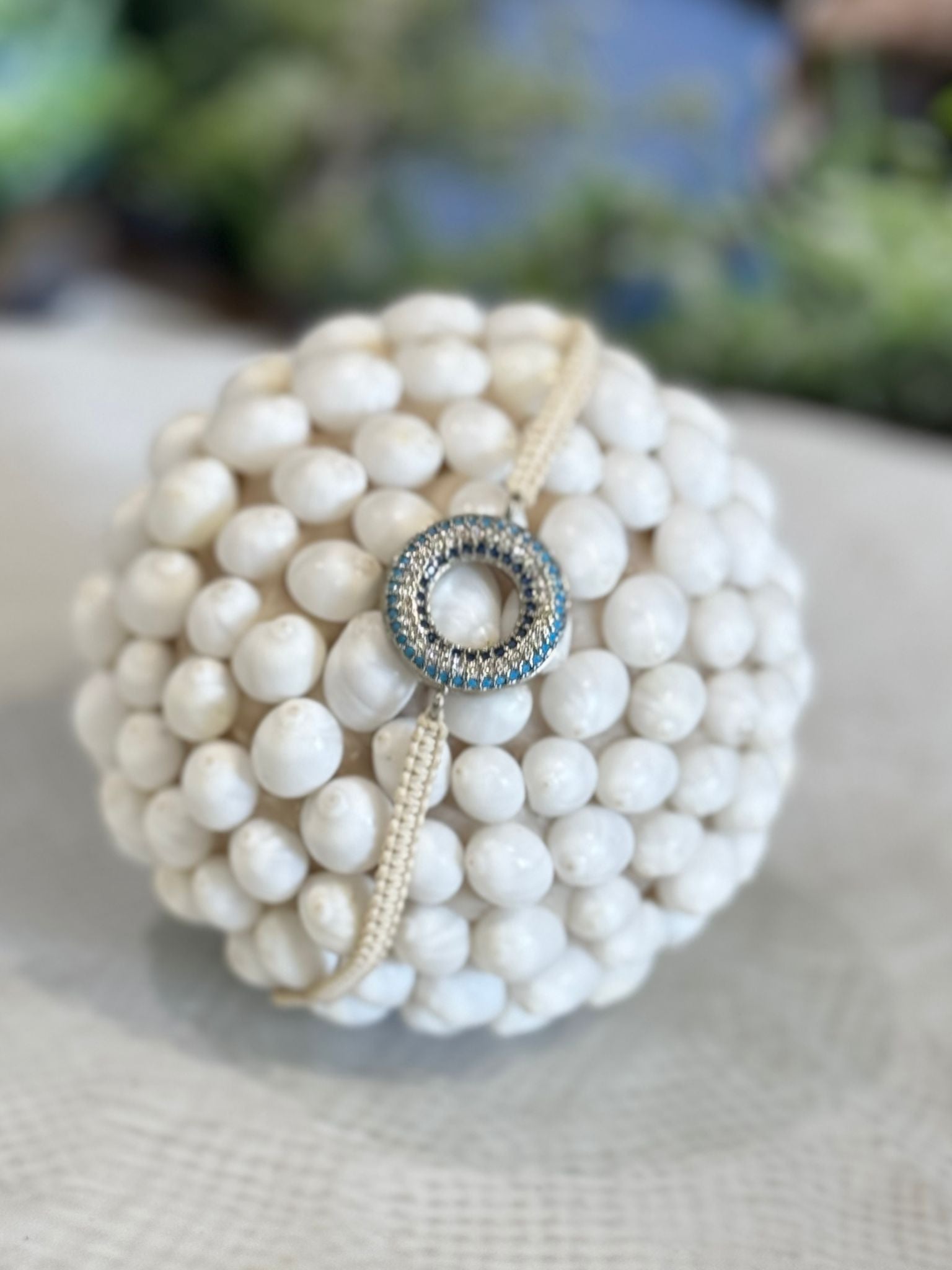 BRACCIALE FILO DI COTONE E PICCOLI ZIRCONI