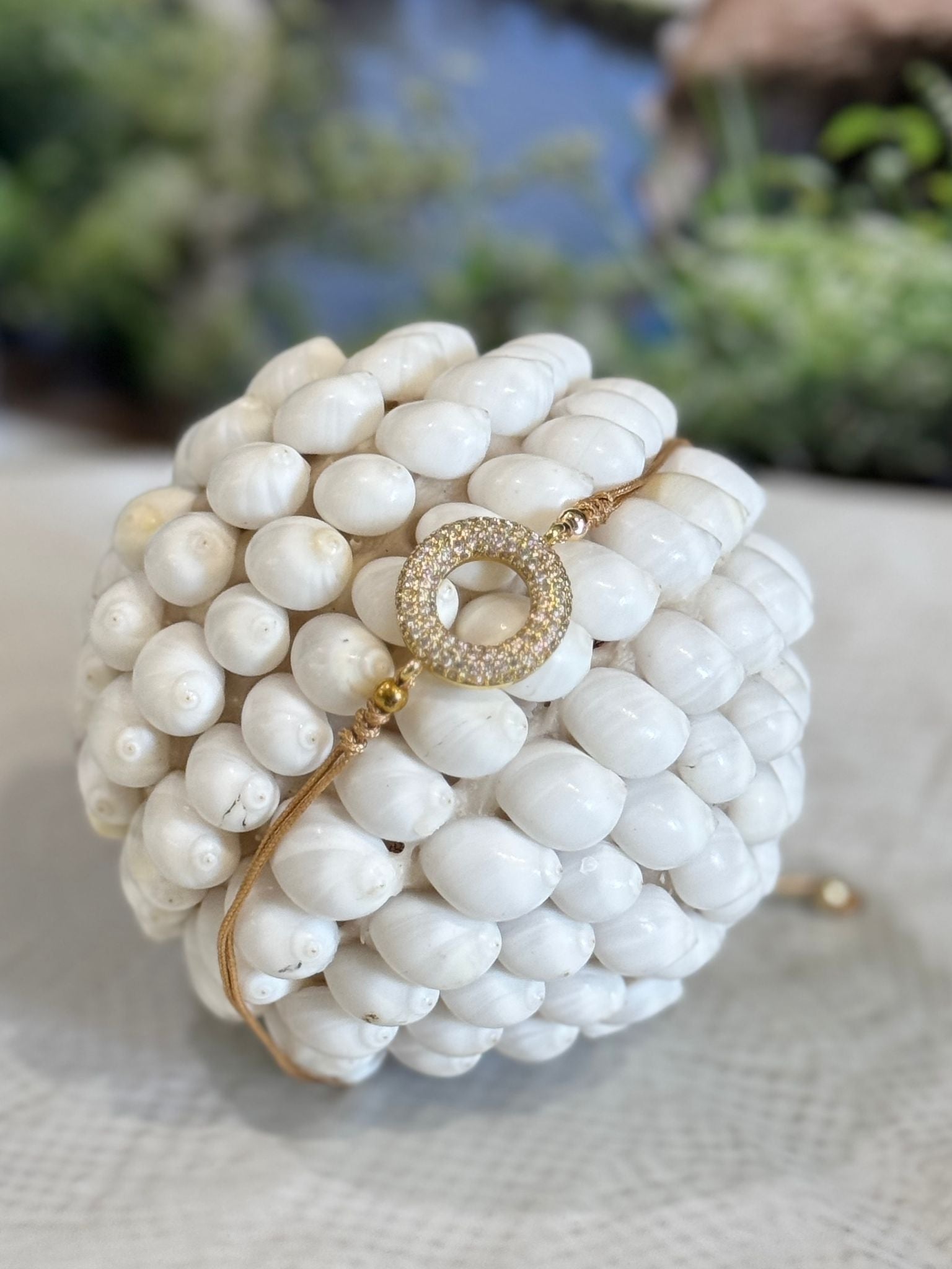 BRACCIALE FILO DI COTONE E PICCOLI ZIRCONI