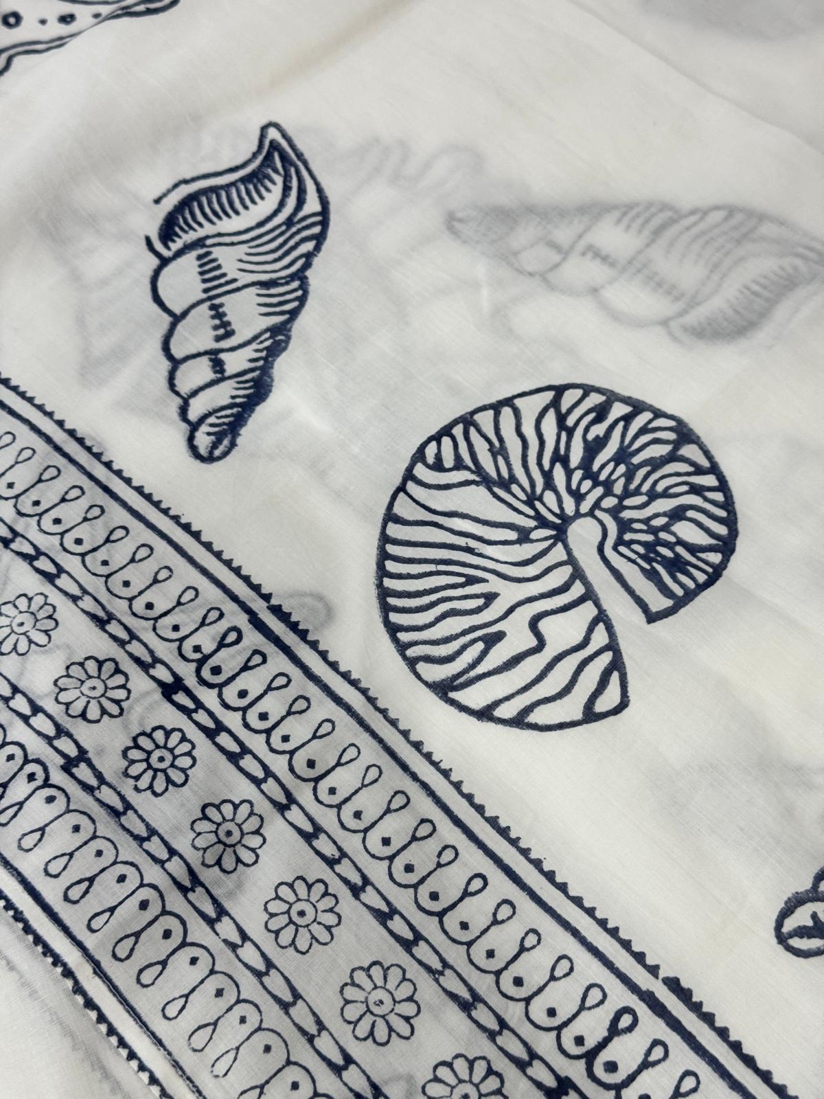TENDA BIANCA CONCHIGLIE BLU