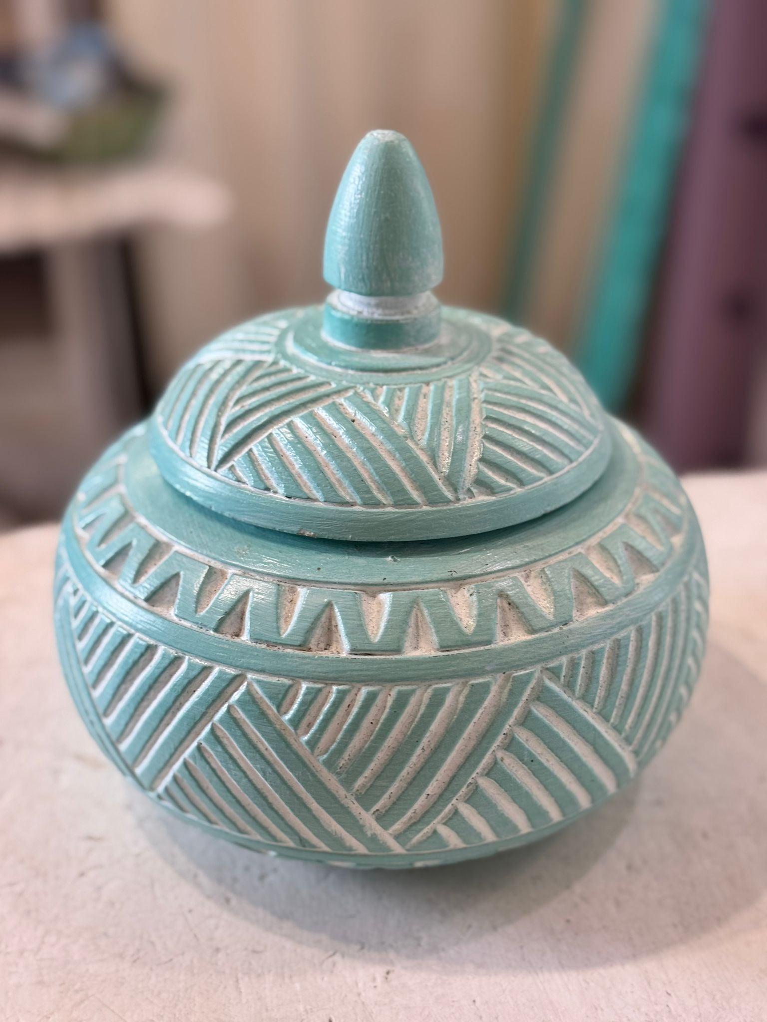 VASO CON COPERCHIO LEGNO INTAGLIATO