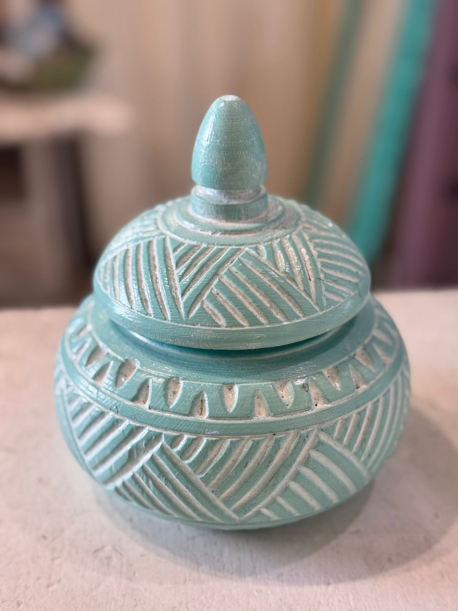 VASO CON COPERCHIO LEGNO INTAGLIATO