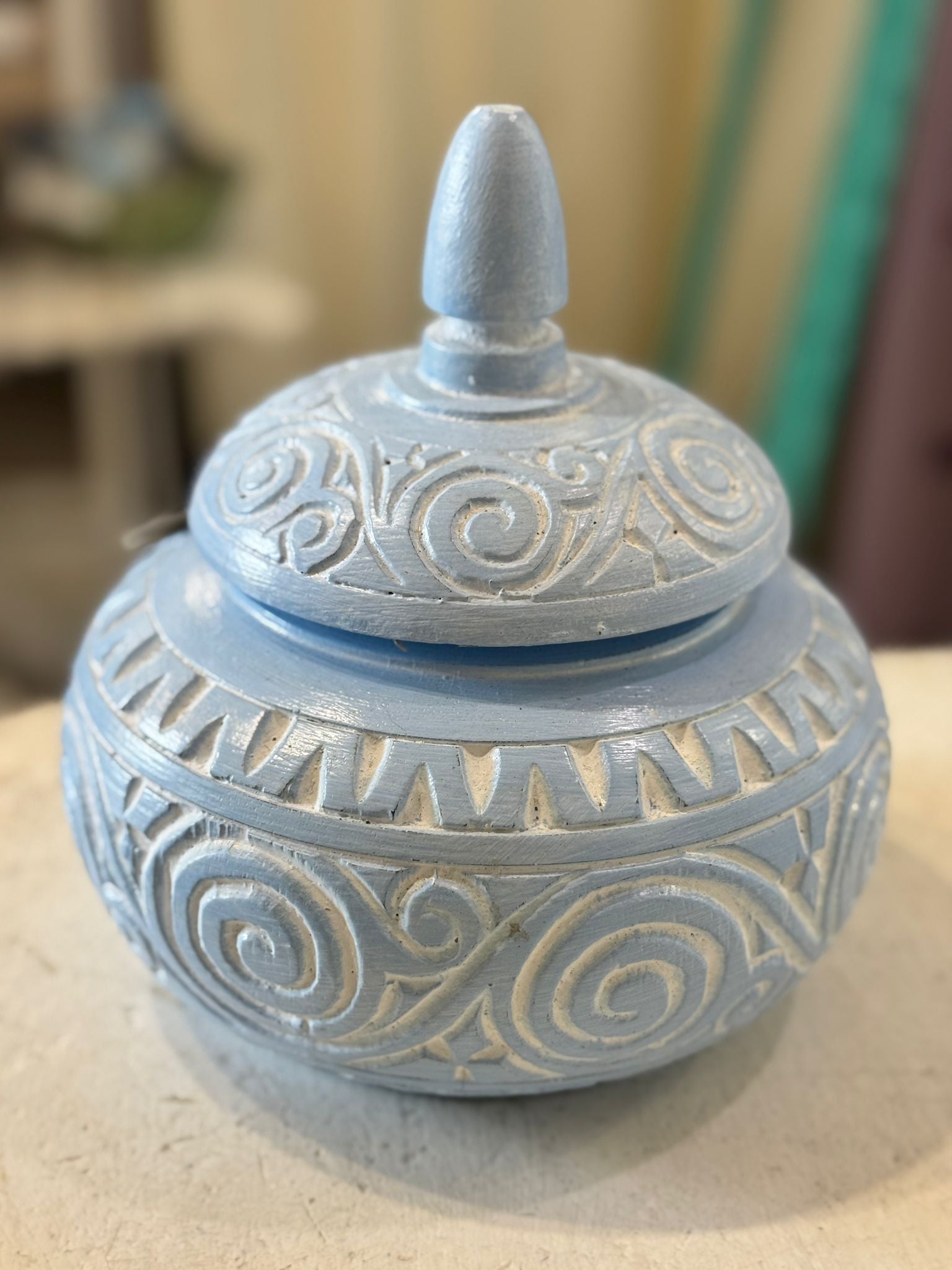 VASO CON COPERCHIO LEGNO INTAGLIATO