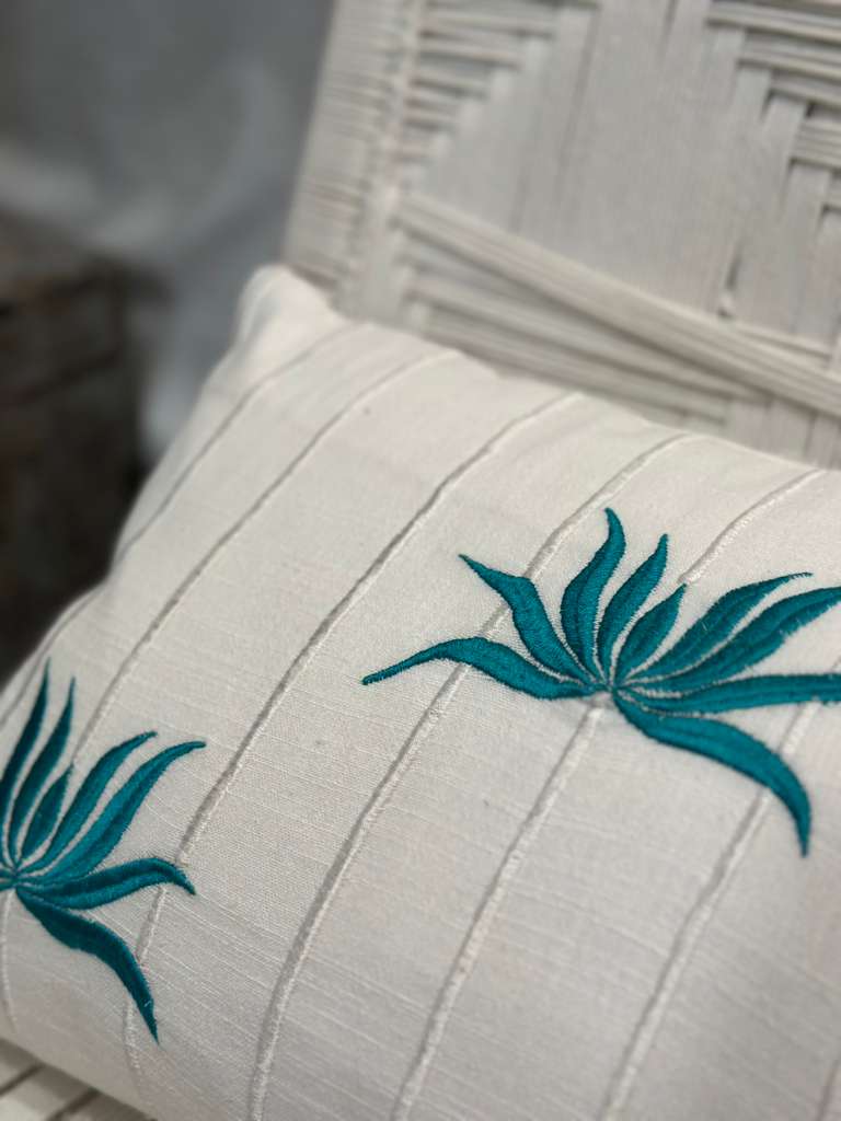 CUSCINO BIANCO FIORI DI LOTO VERDE TIFFANY