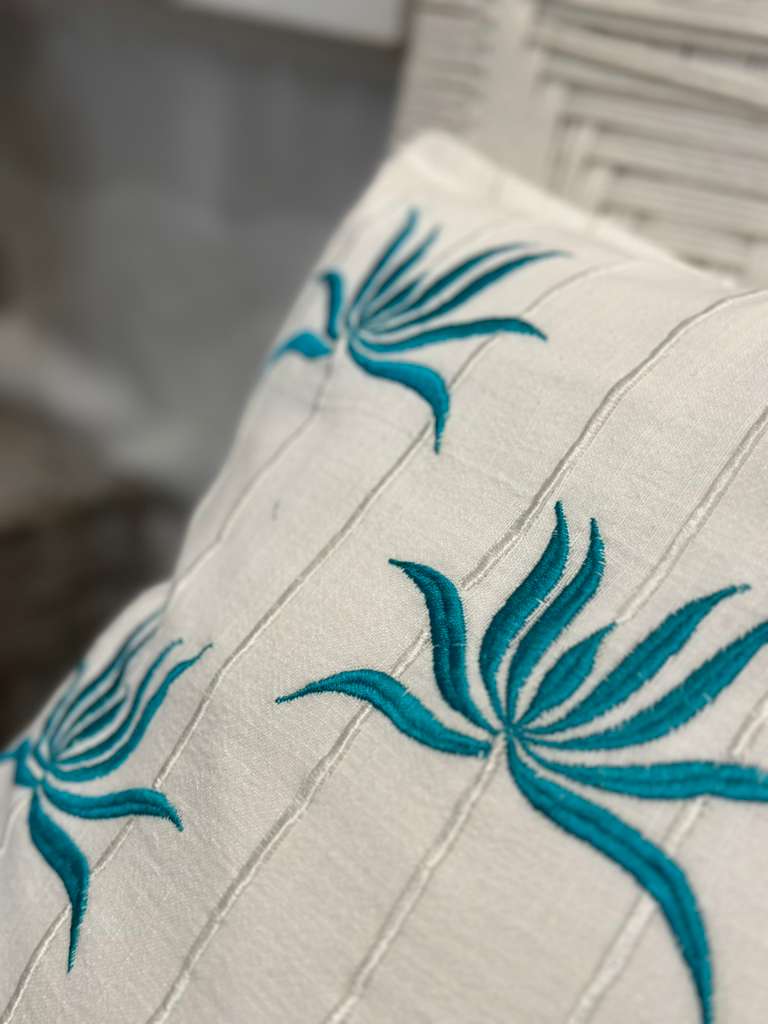 CUSCINO BIANCO FIORI DI LOTO VERDE TIFFANY