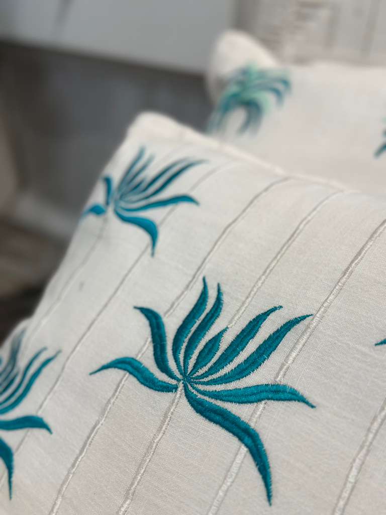 CUSCINO BIANCO FIORI DI LOTO VERDE TIFFANY