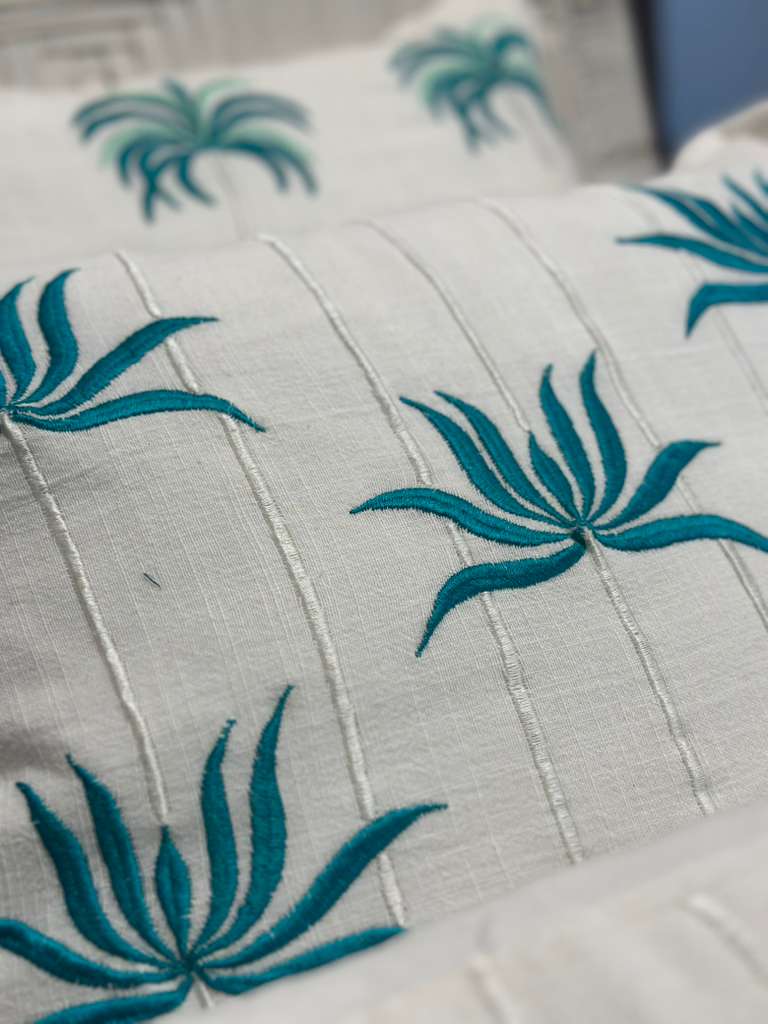 CUSCINO BIANCO FIORI DI LOTO VERDE TIFFANY