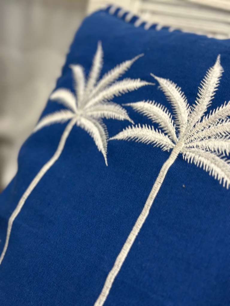 CUSCINO BLU PALMA BIANCA