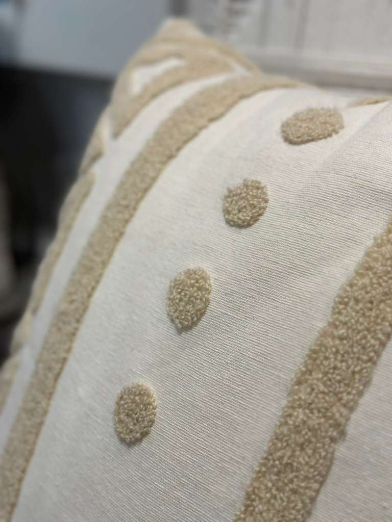 CUSCINO ECRÙ RICAMI