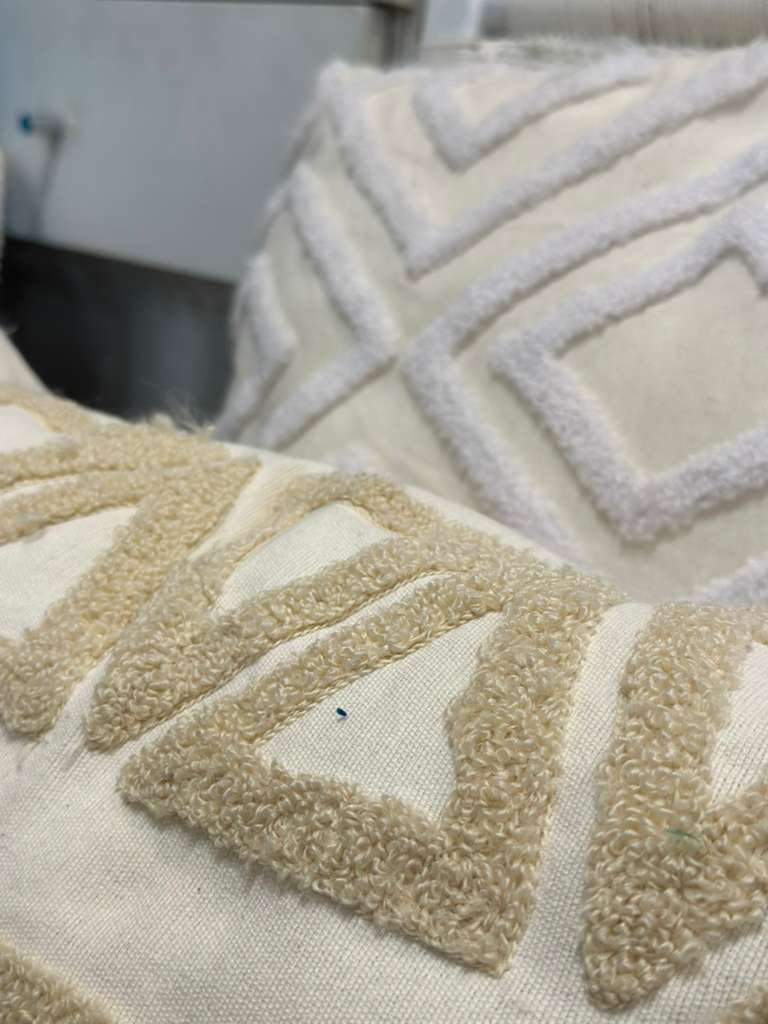 CUSCINO ECRÙ RICAMI