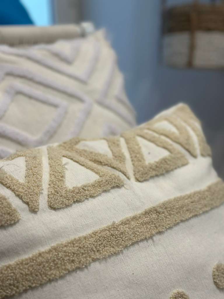 CUSCINO ECRÙ RICAMI