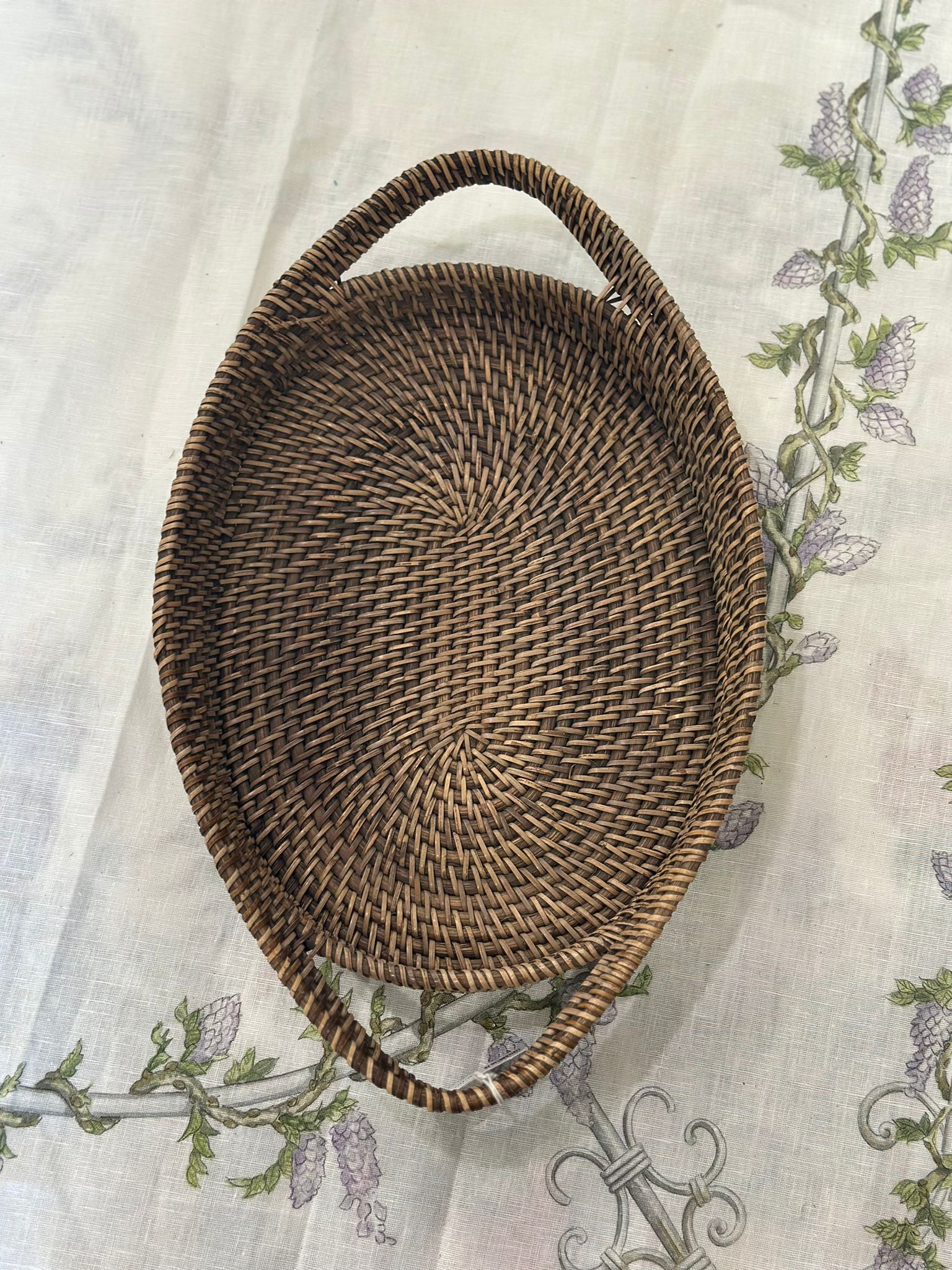 VASSOIO OVALE CON MANICO ESTERNO RATTAN