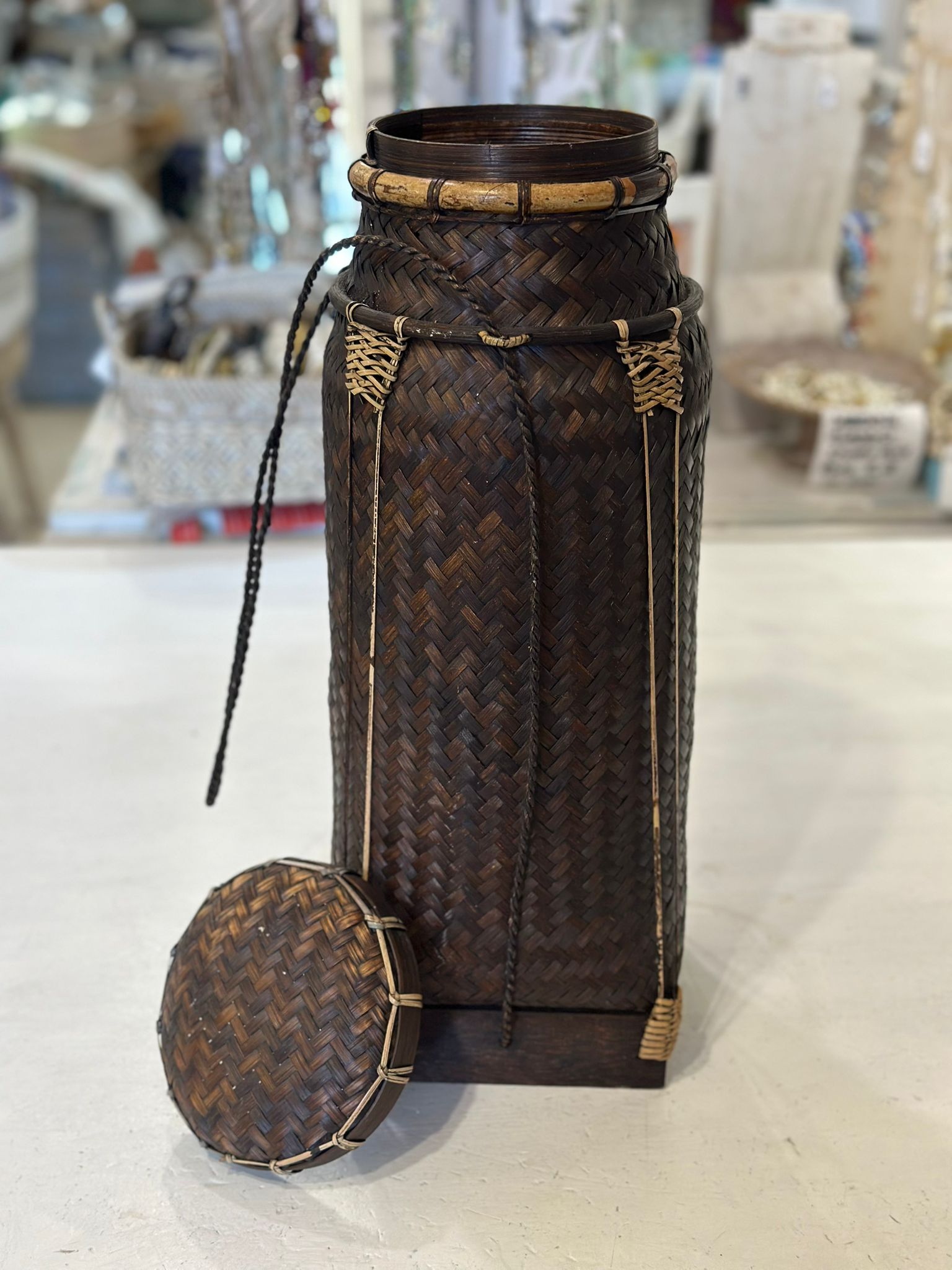 VASO DECORATIVO CON COPERCHIO RATTAN E BAMBOO