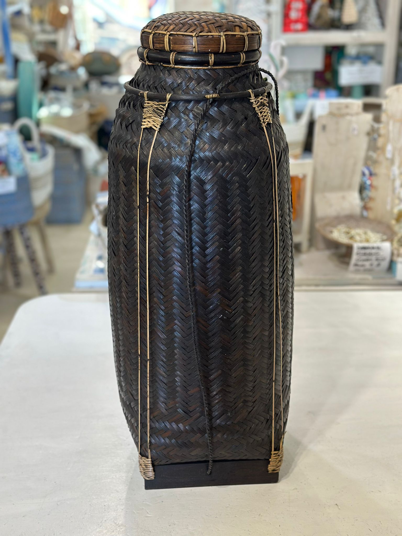 VASO DECORATIVO CON COPERCHIO RATTAN E BAMBOO