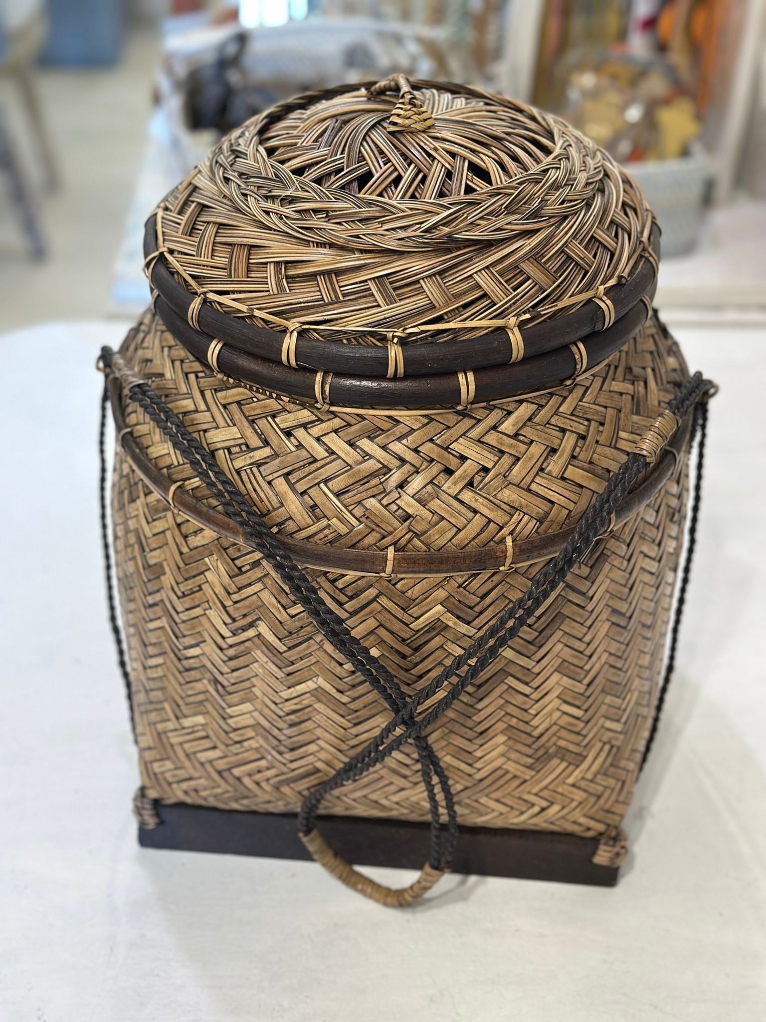 VASO DECORATIVO CON COPERCHIO RATTAN E BAMBOO