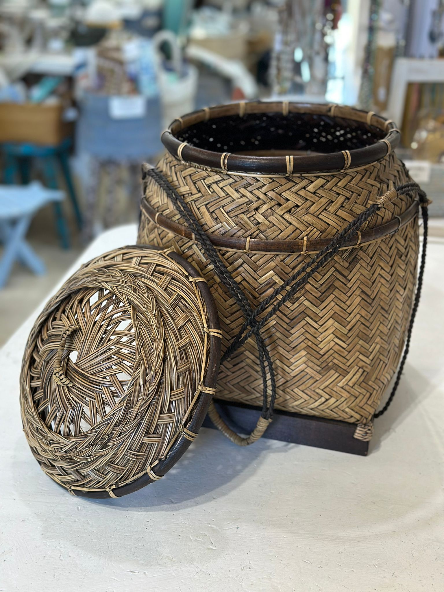 VASO DECORATIVO CON COPERCHIO RATTAN E BAMBOO