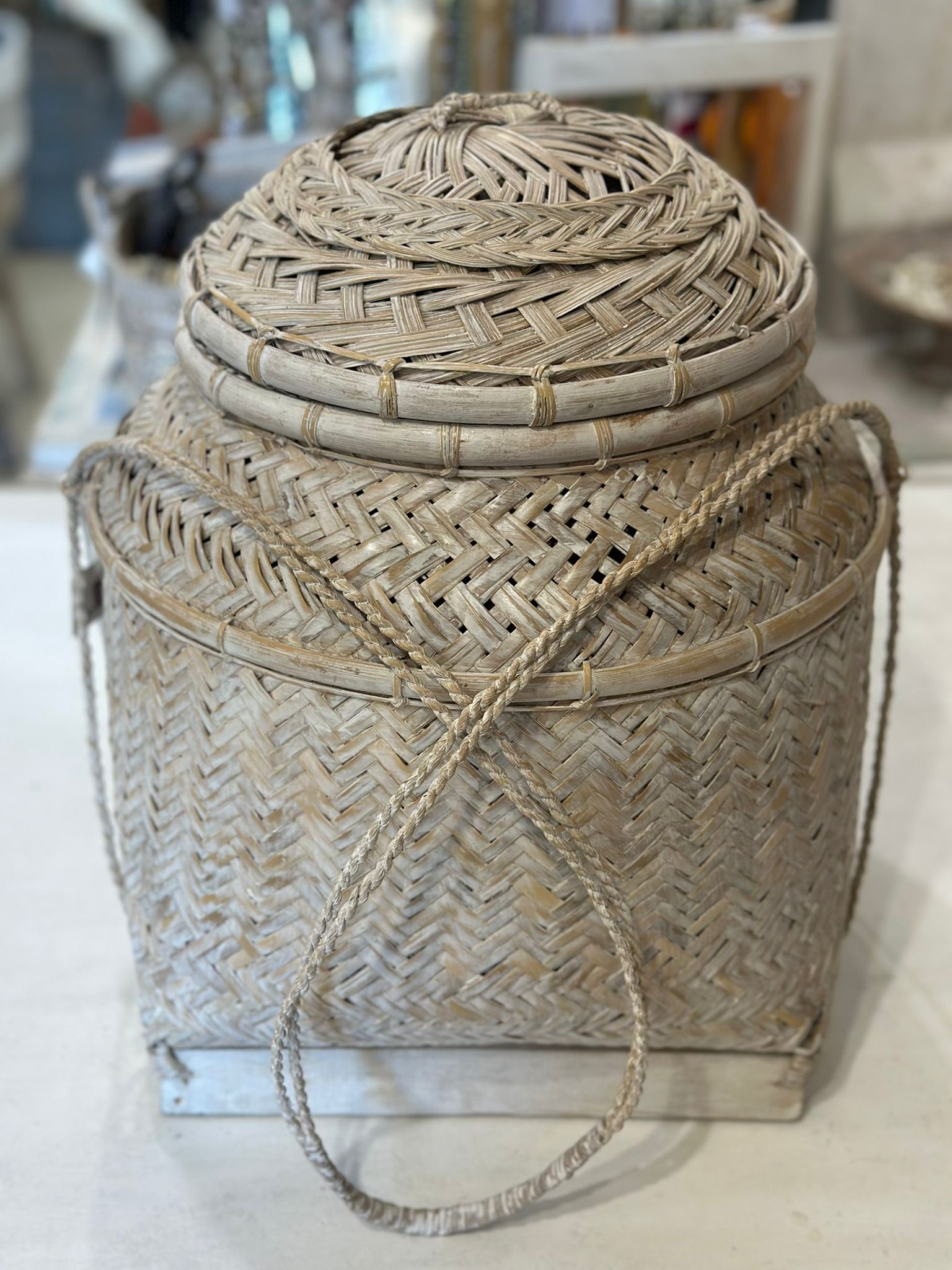 VASO DECORATIVO CON COPERCHIO RATTAN E BAMBOO