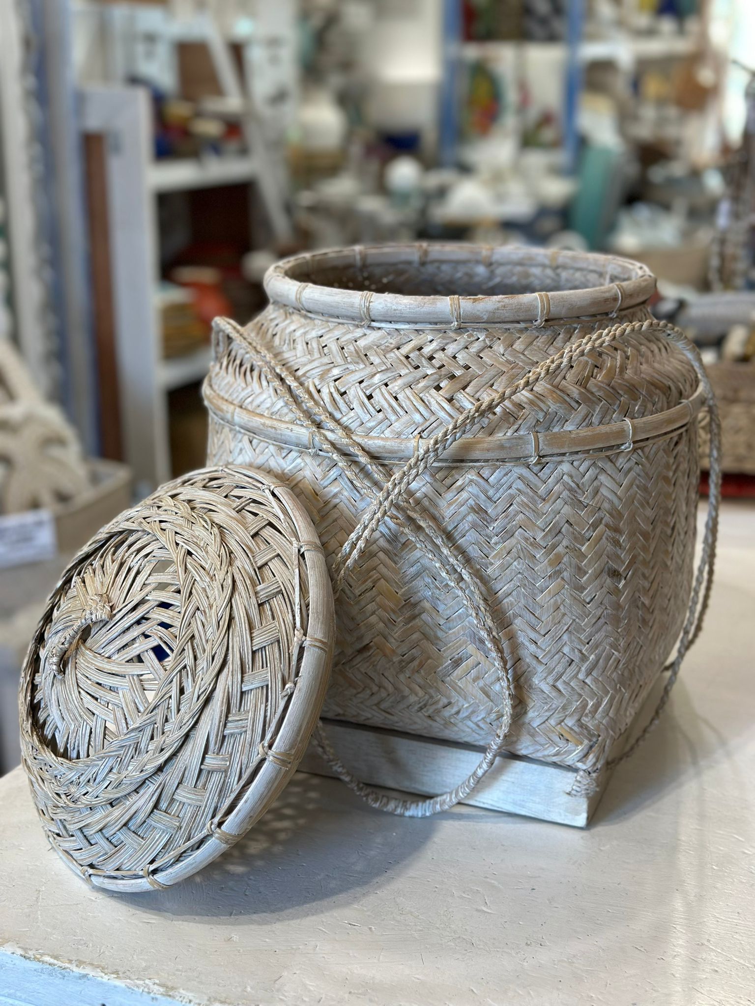 VASO DECORATIVO CON COPERCHIO RATTAN E BAMBOO