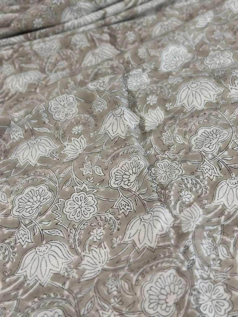 MEZZERO GRIGIO FIORI BIANCHI