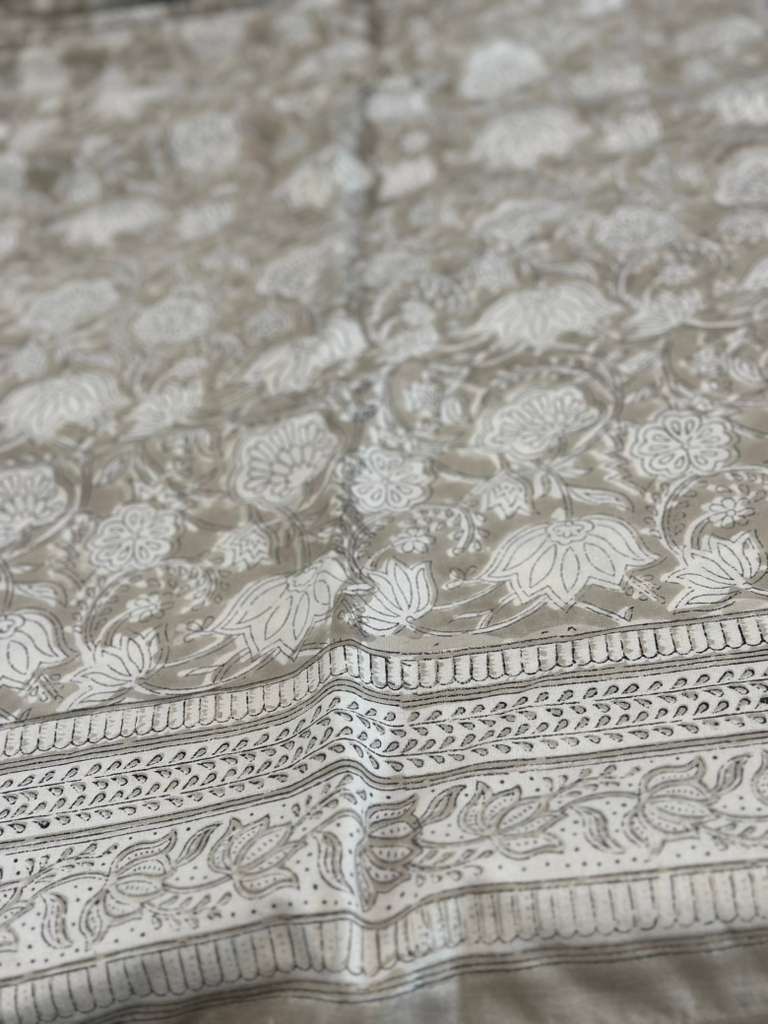 MEZZERO GRIGIO FIORI BIANCHI