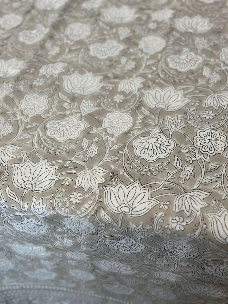 MEZZERO GRIGIO FIORI BIANCHI