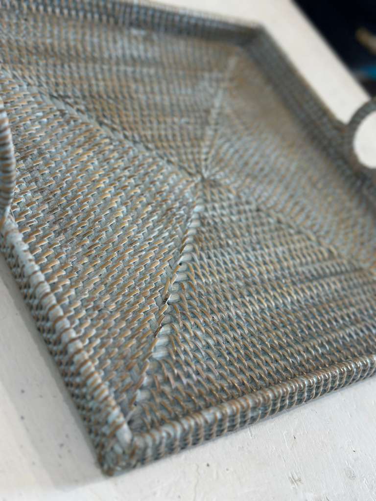 VASSOIO QUADRATO CON MANICO ESTERNO RATTAN